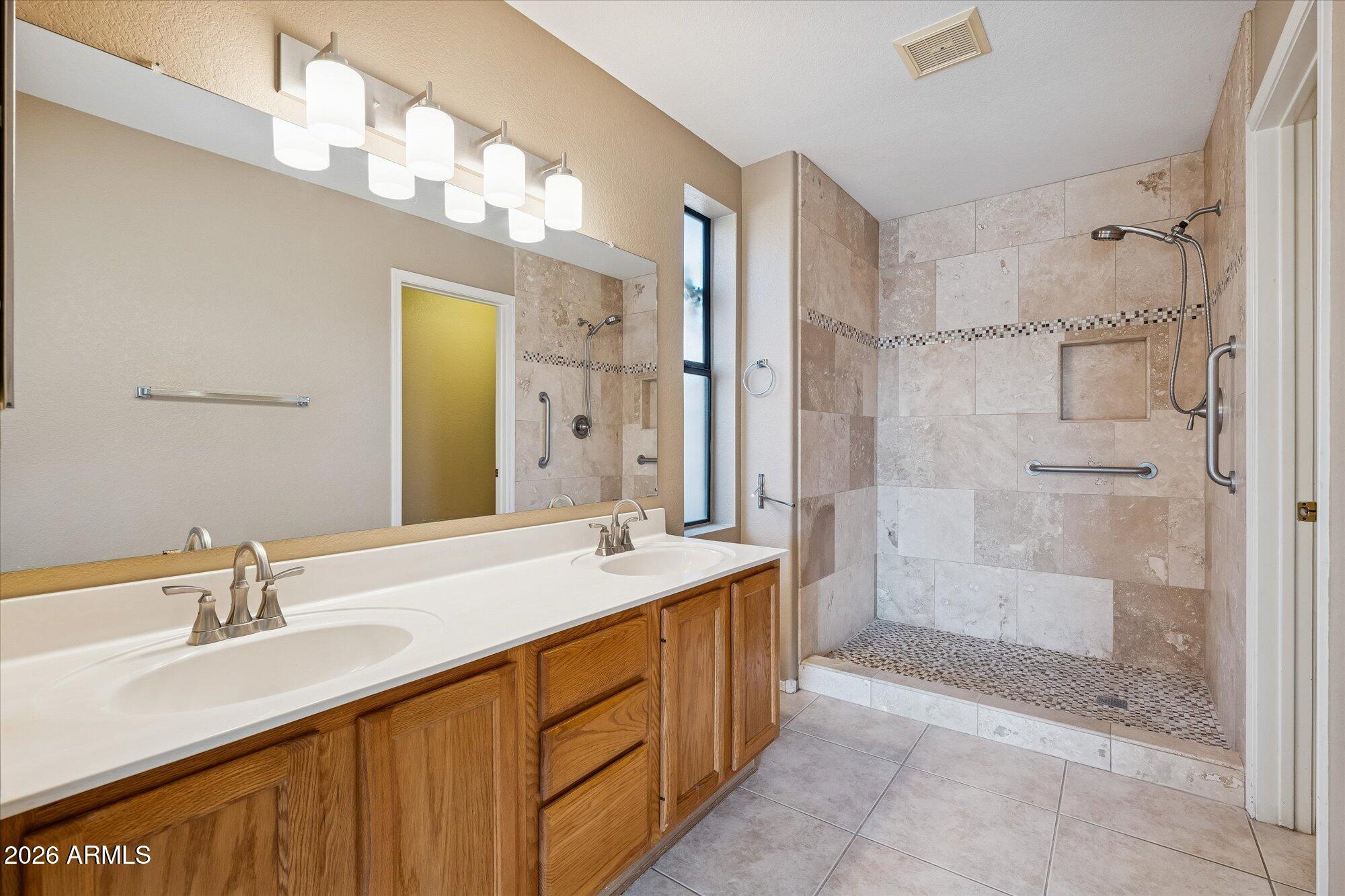 4425 E HIDDENVIEW Drive