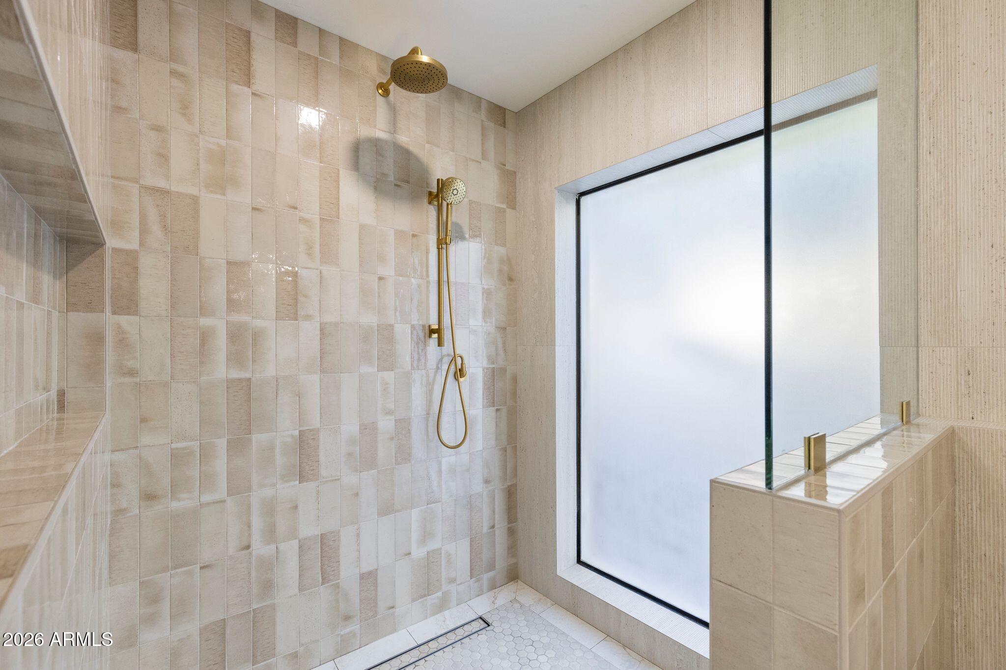 7553 E WOODSHIRE Cove