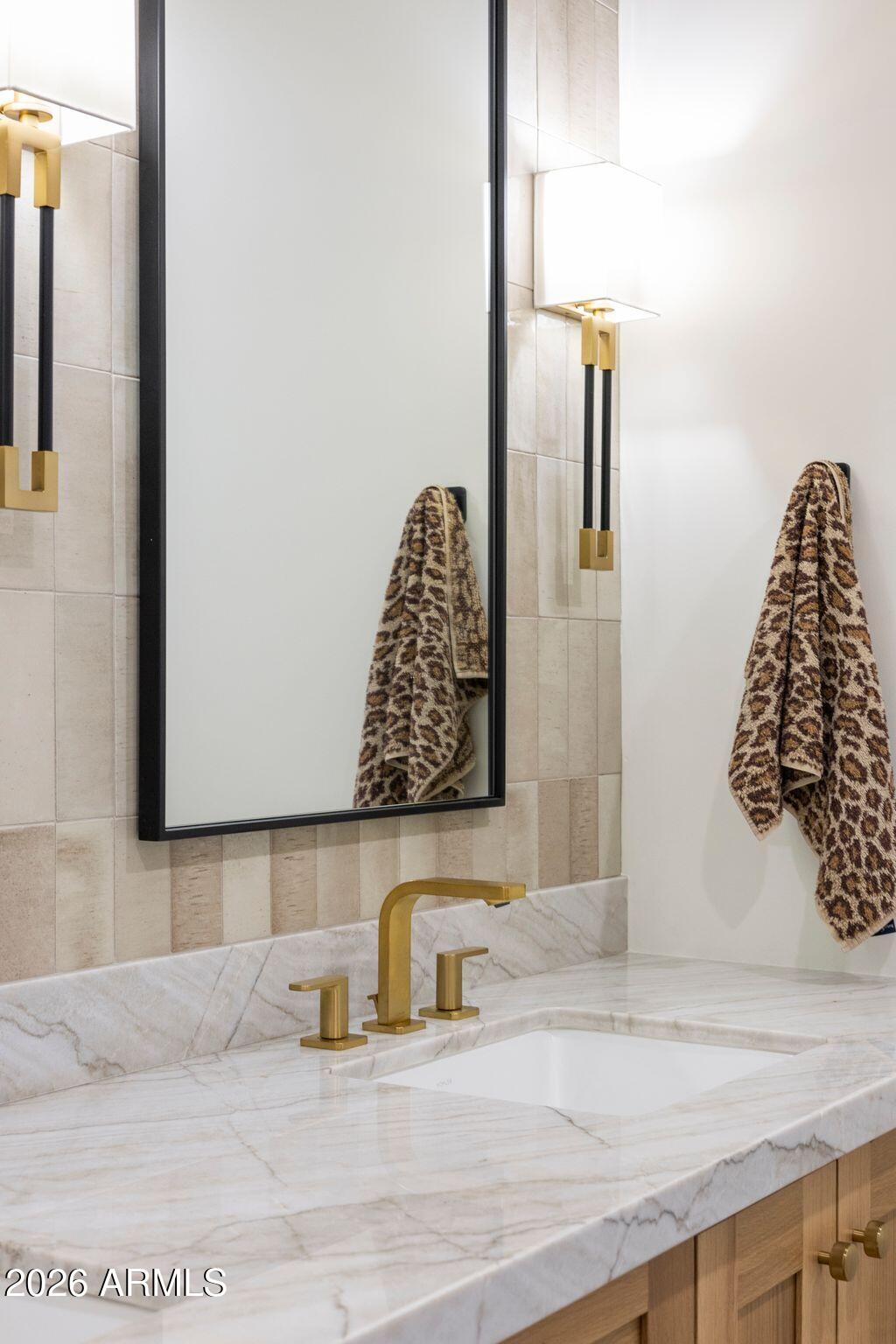 7553 E WOODSHIRE Cove