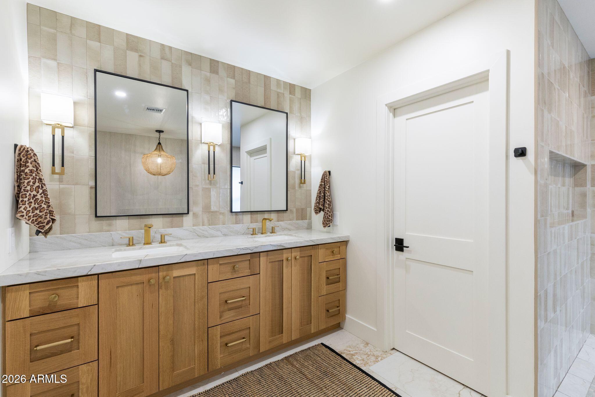 7553 E WOODSHIRE Cove