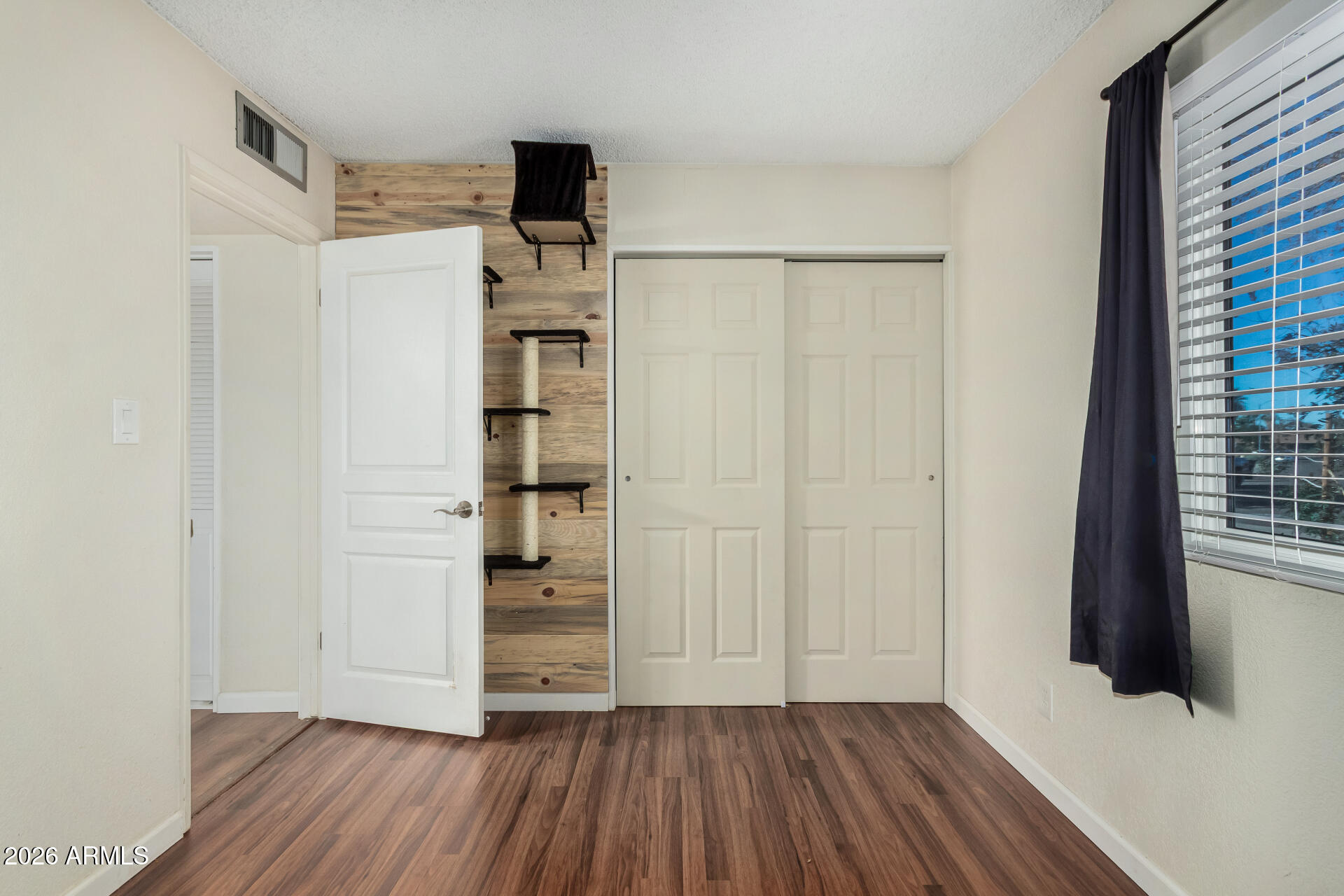 2323 E KATHLEEN Road