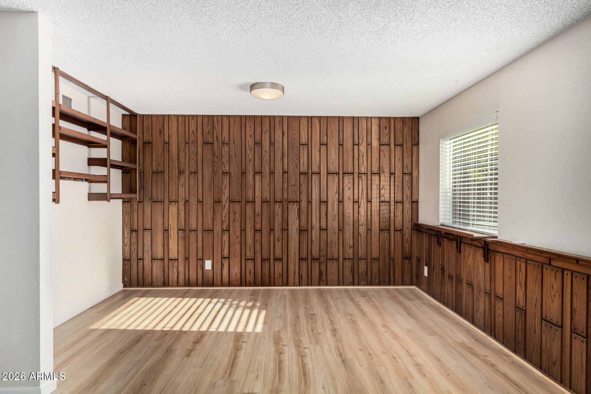 2323 E KATHLEEN Road