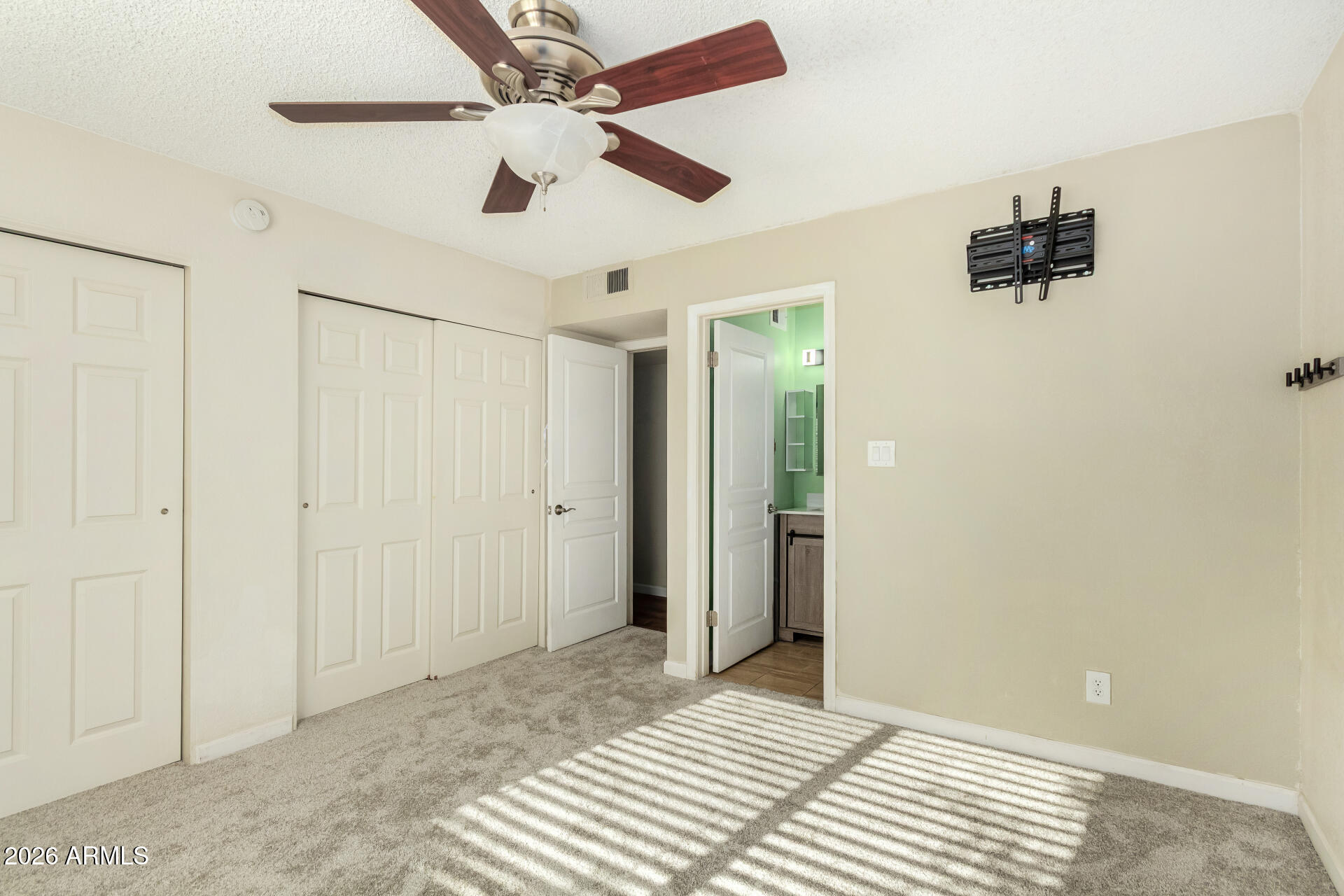 2323 E KATHLEEN Road