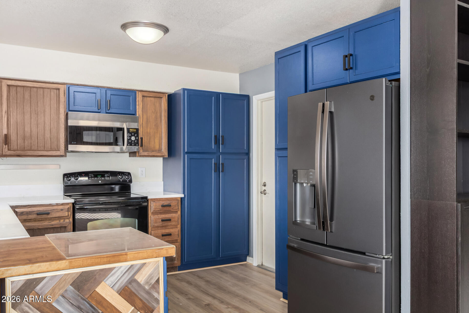 2323 E KATHLEEN Road