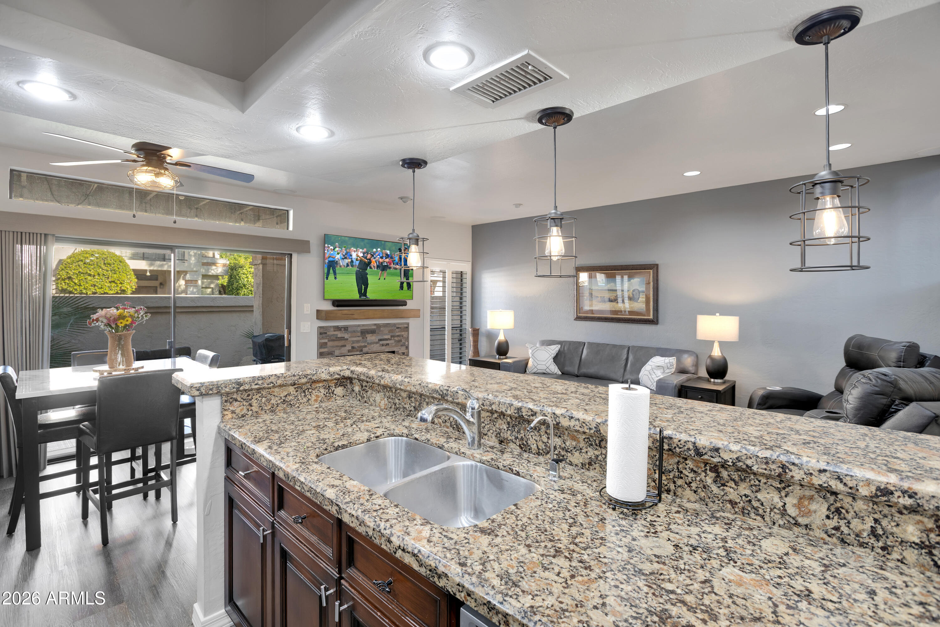 9705 E MOUNTAIN VIEW Road 1166