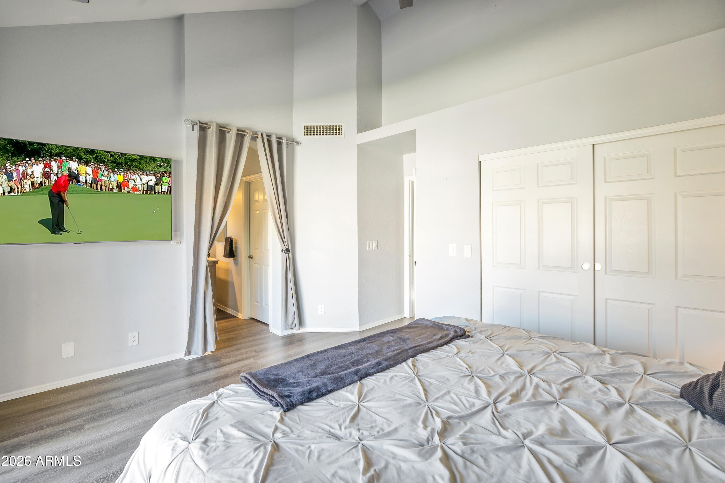 9705 E MOUNTAIN VIEW Road 1166