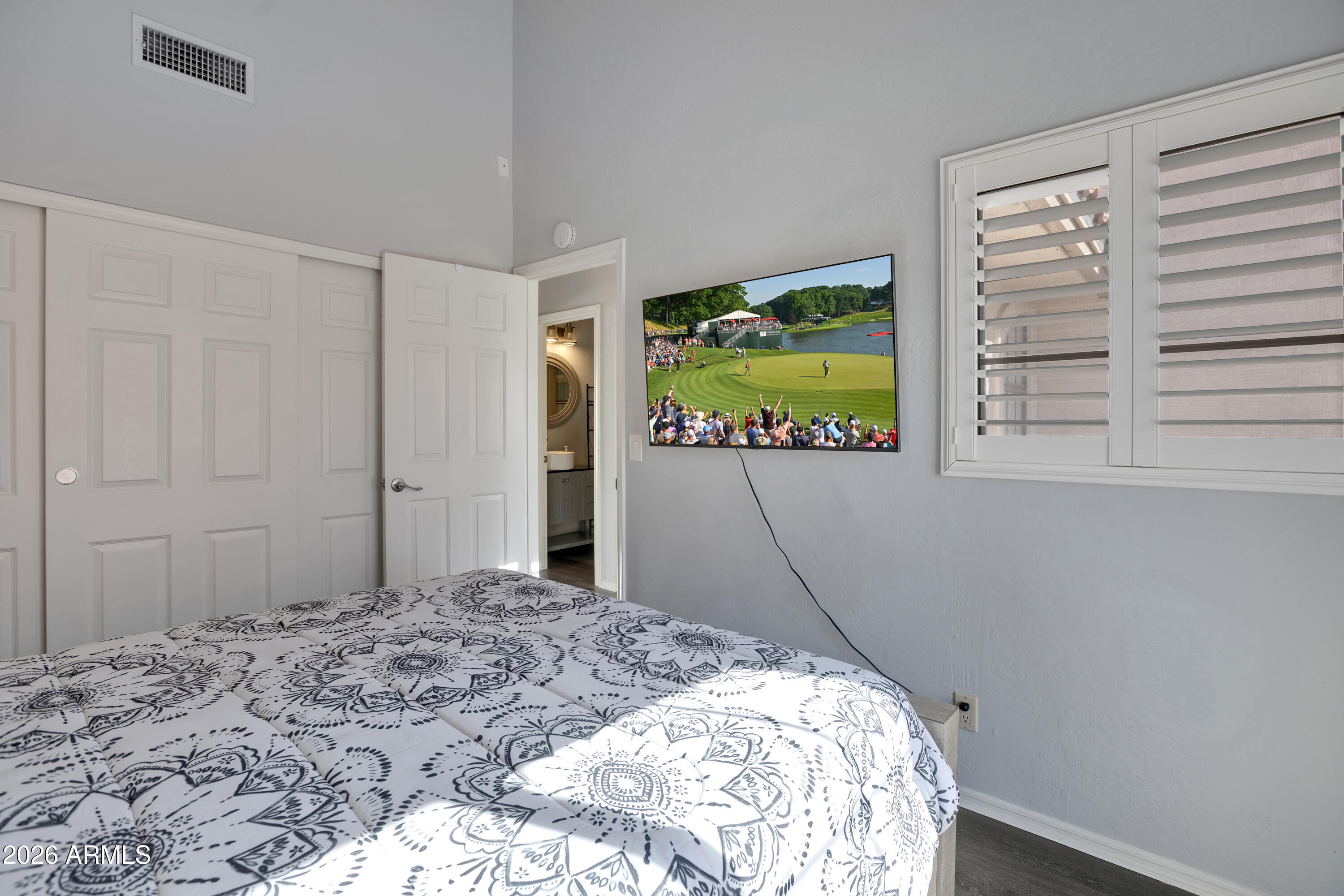 9705 E MOUNTAIN VIEW Road 1166