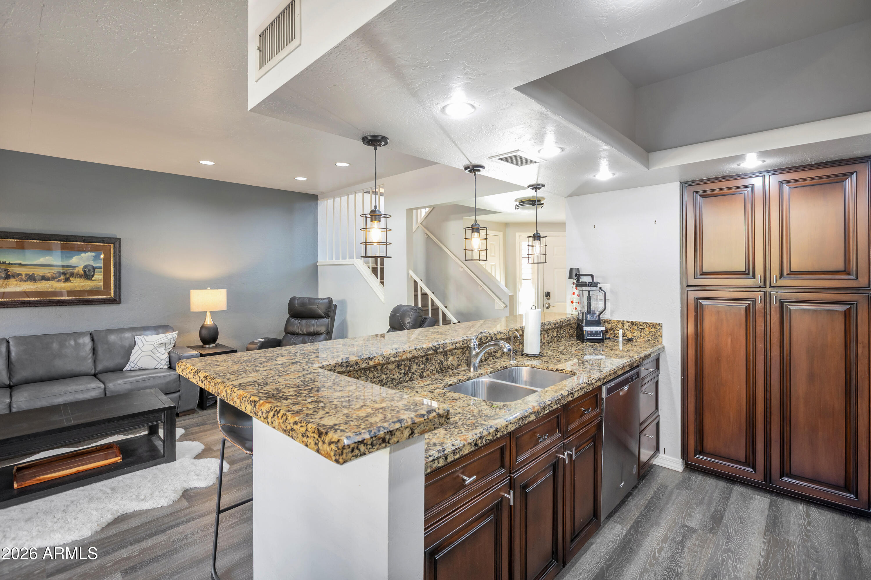 9705 E MOUNTAIN VIEW Road 1166