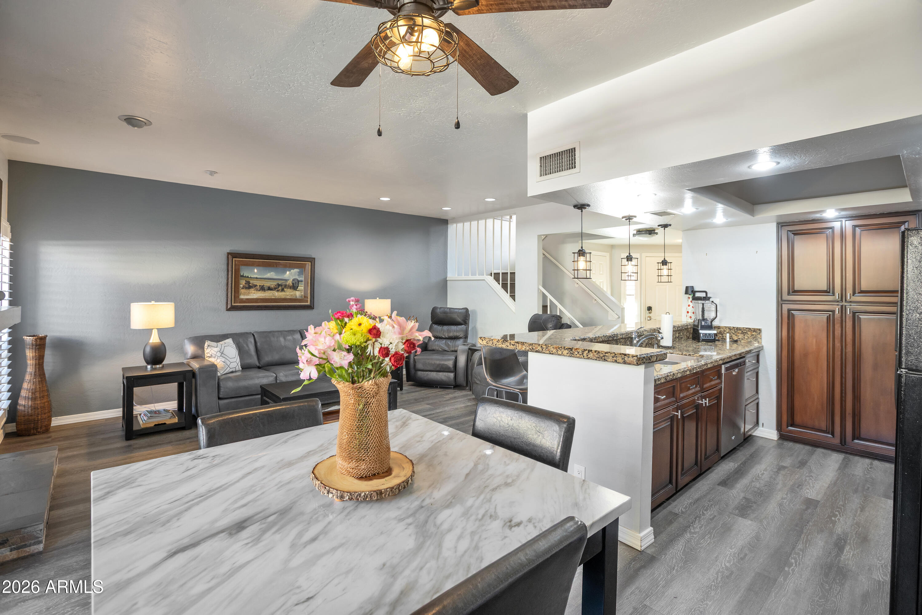 9705 E MOUNTAIN VIEW Road 1166