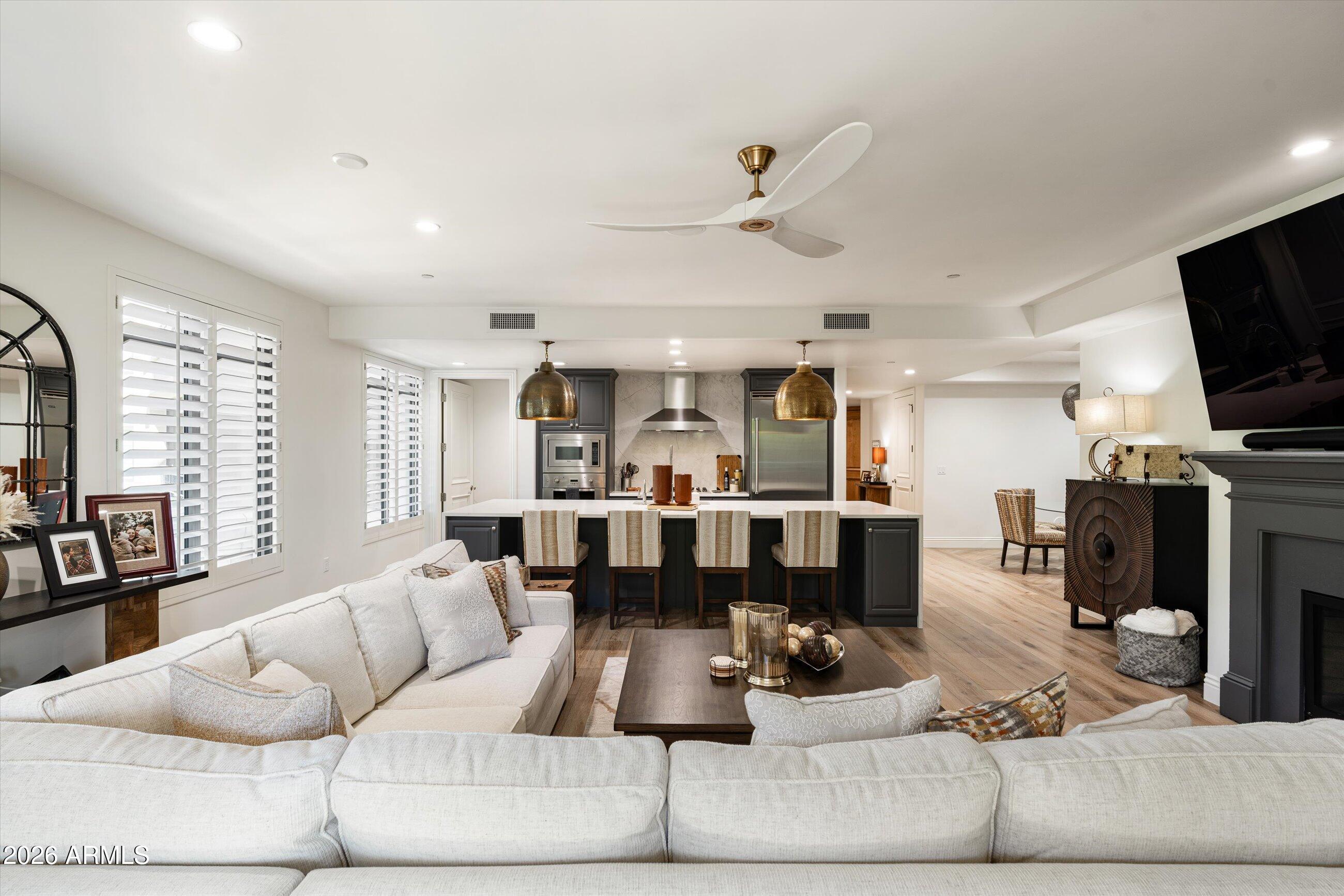 7175 E Camelback Road 305