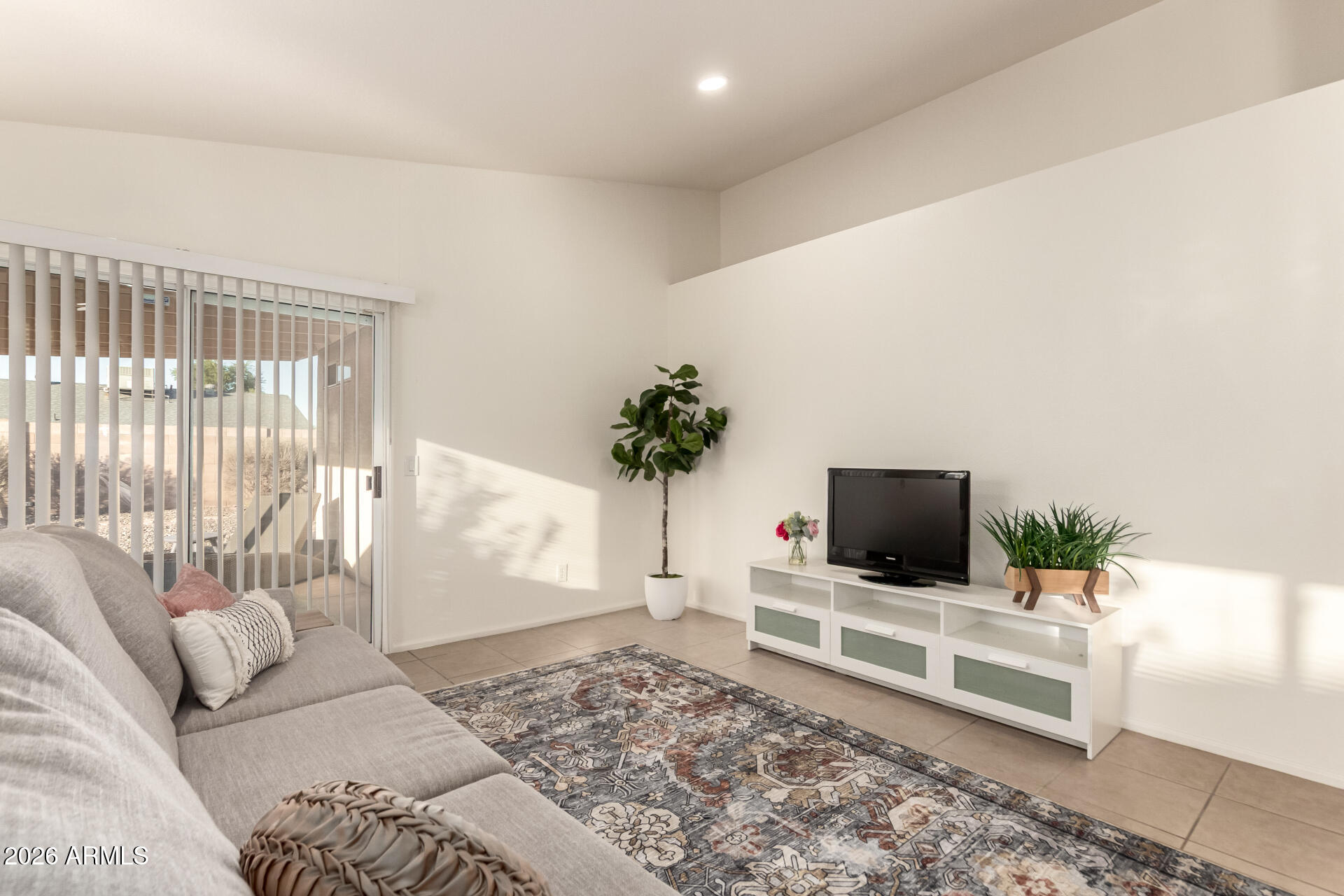 10736 W TURNEY Avenue