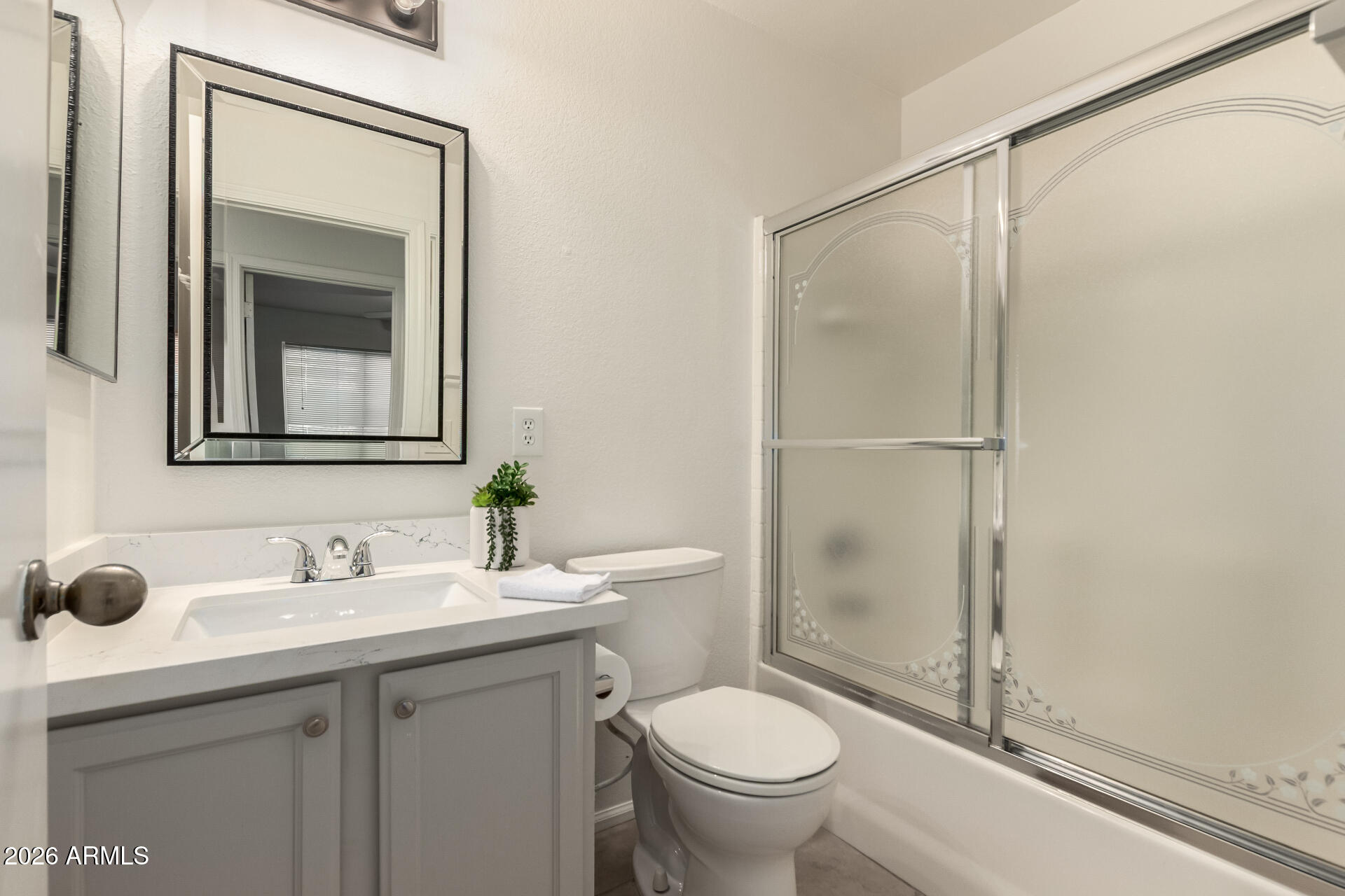 10736 W TURNEY Avenue