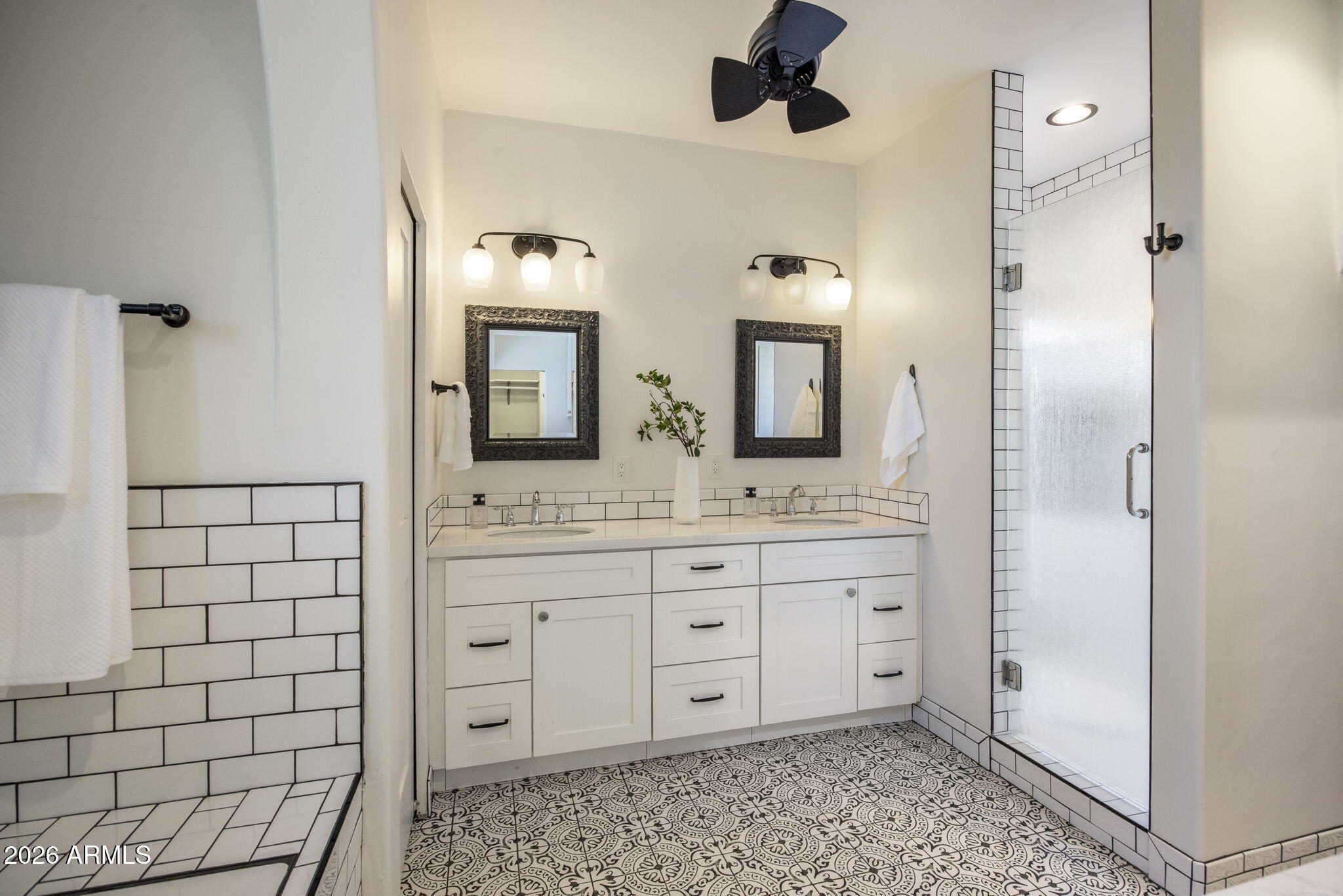 8127 E DEL CAPITAN Drive