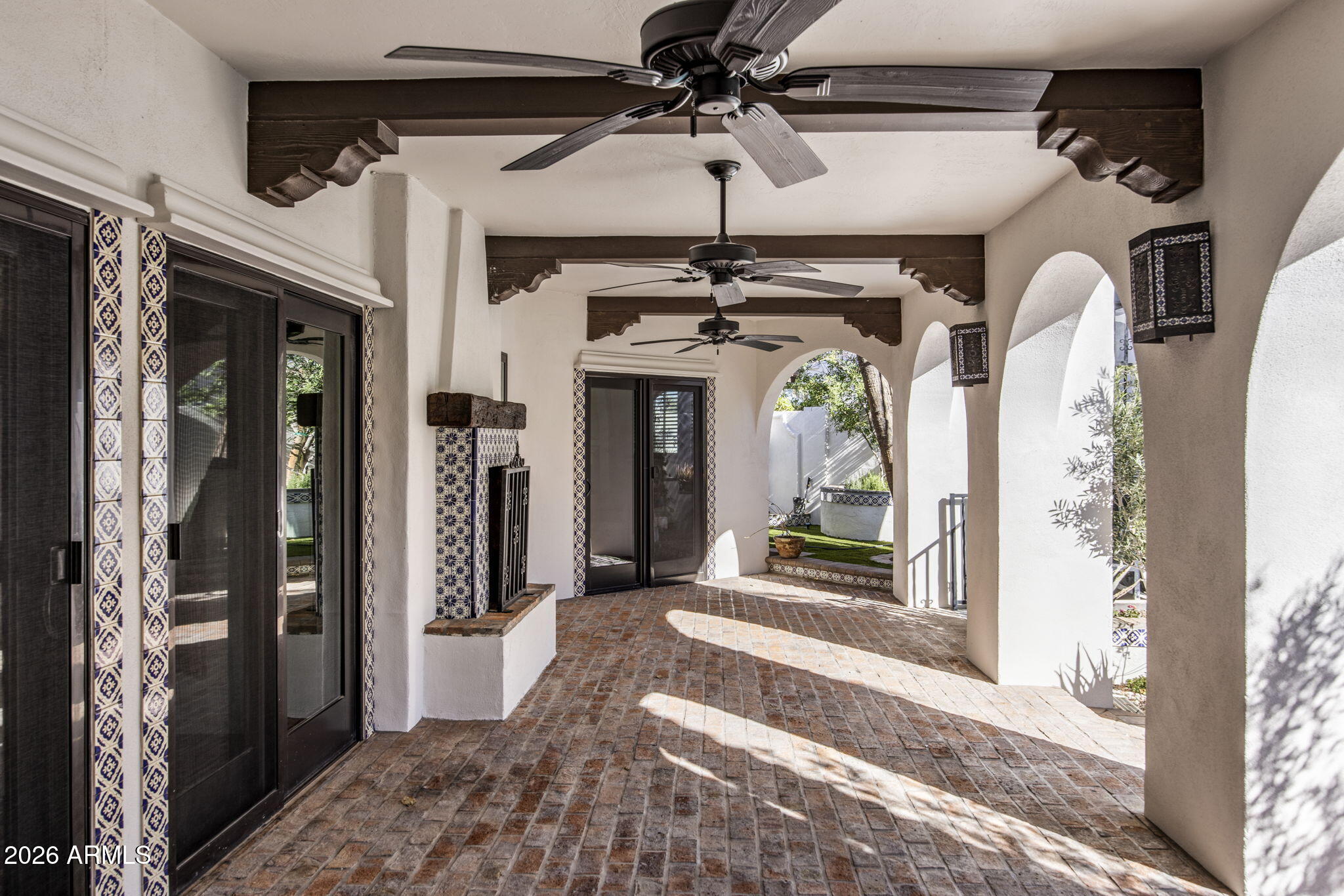 8127 E DEL CAPITAN Drive