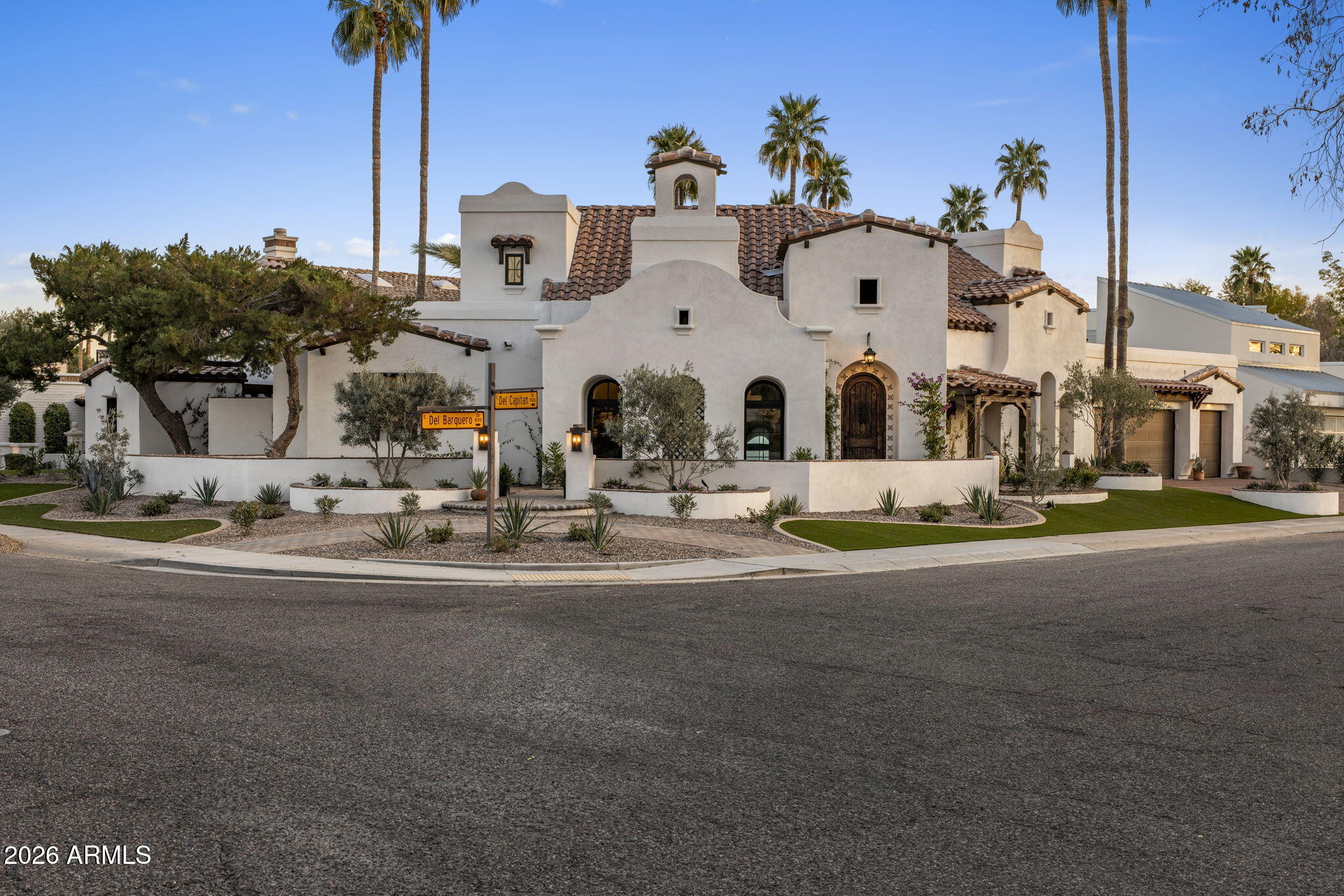 8127 E DEL CAPITAN Drive