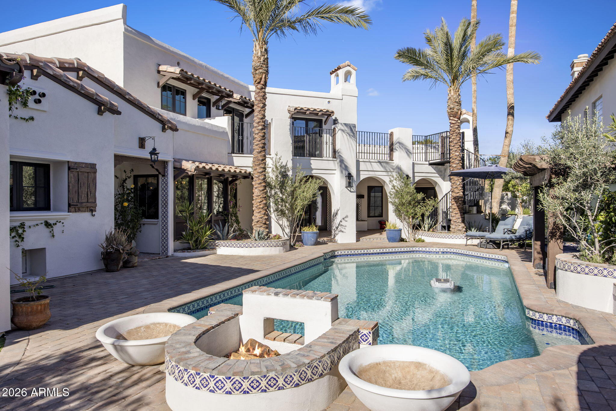 8127 E DEL CAPITAN Drive