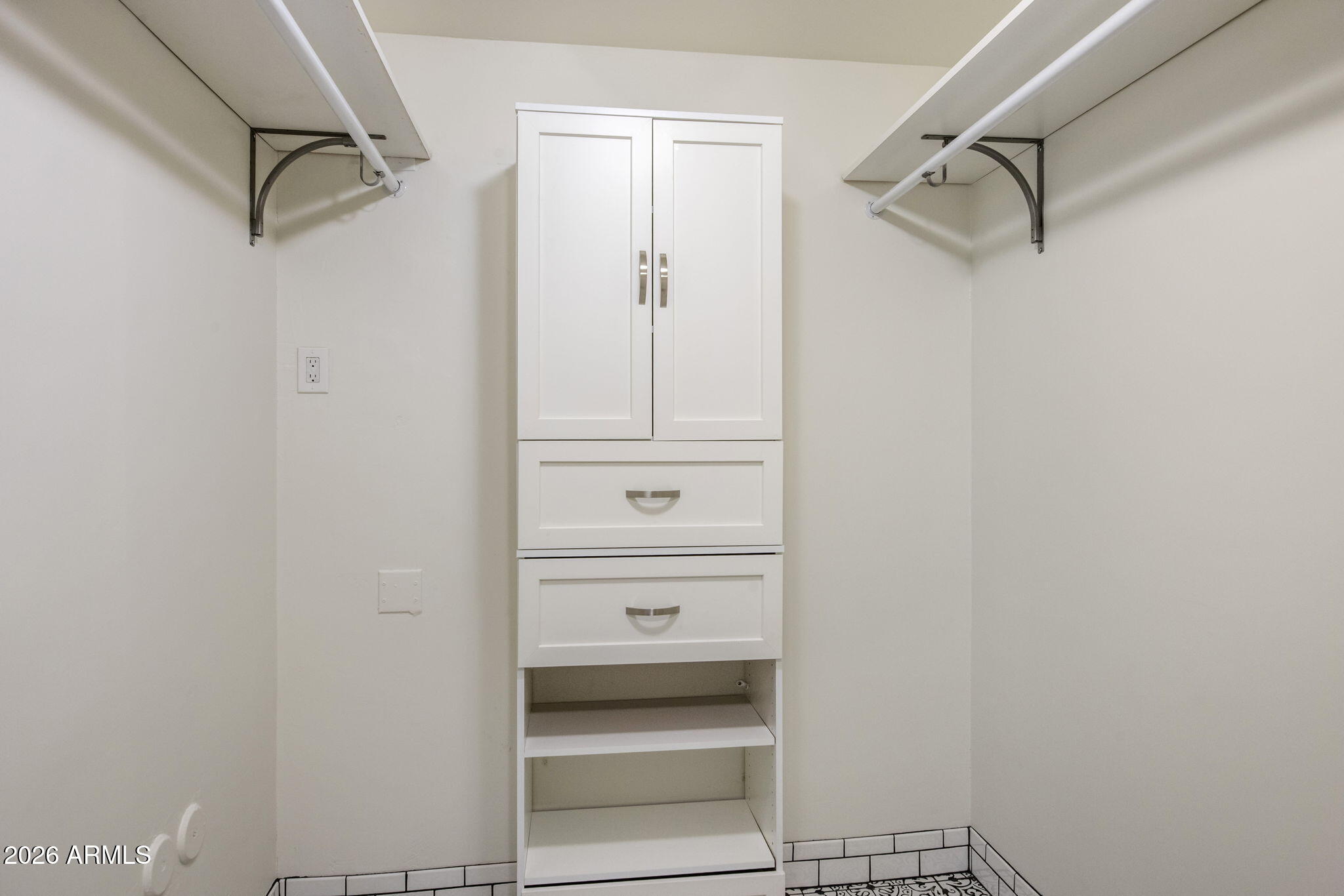 8127 E DEL CAPITAN Drive