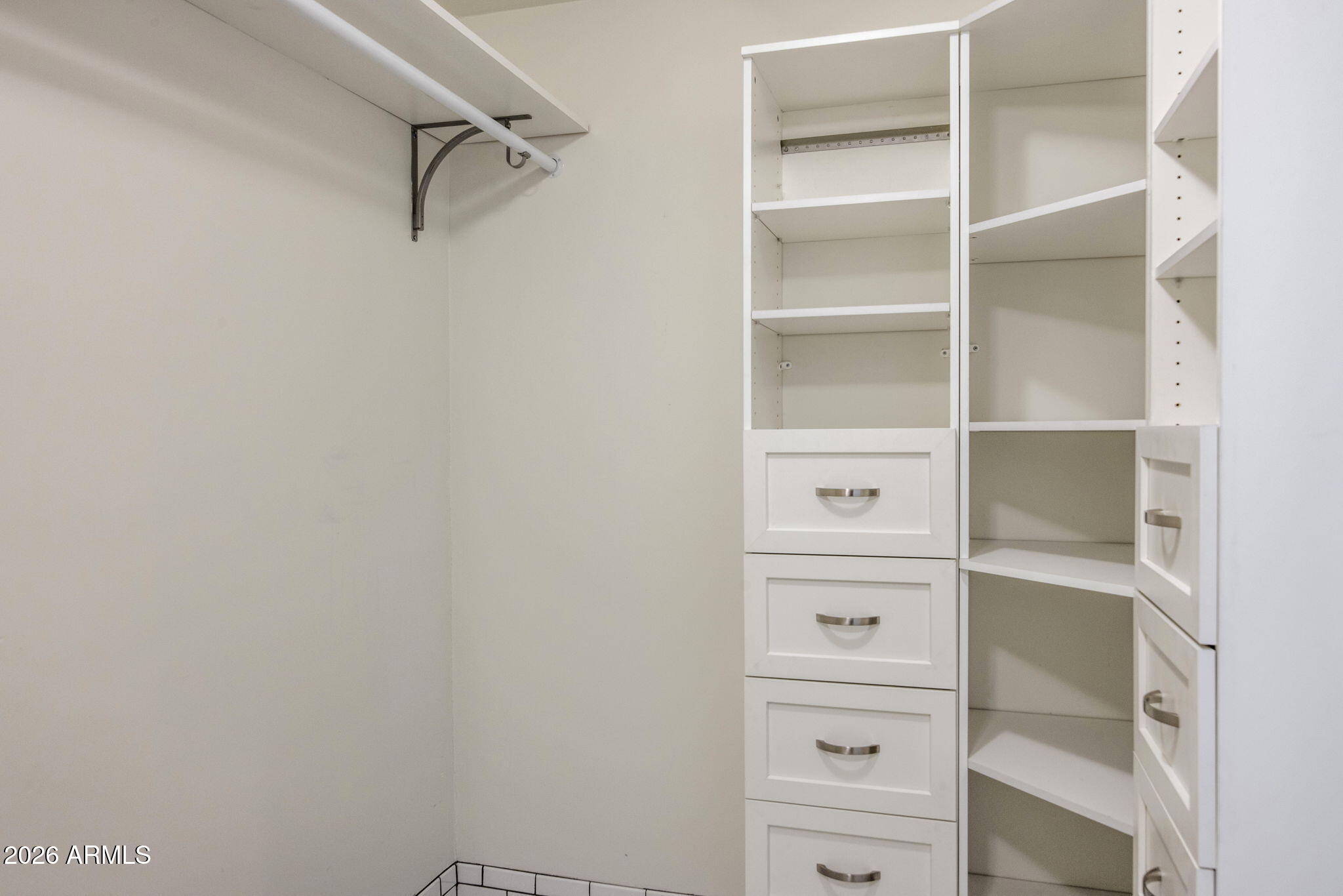 8127 E DEL CAPITAN Drive