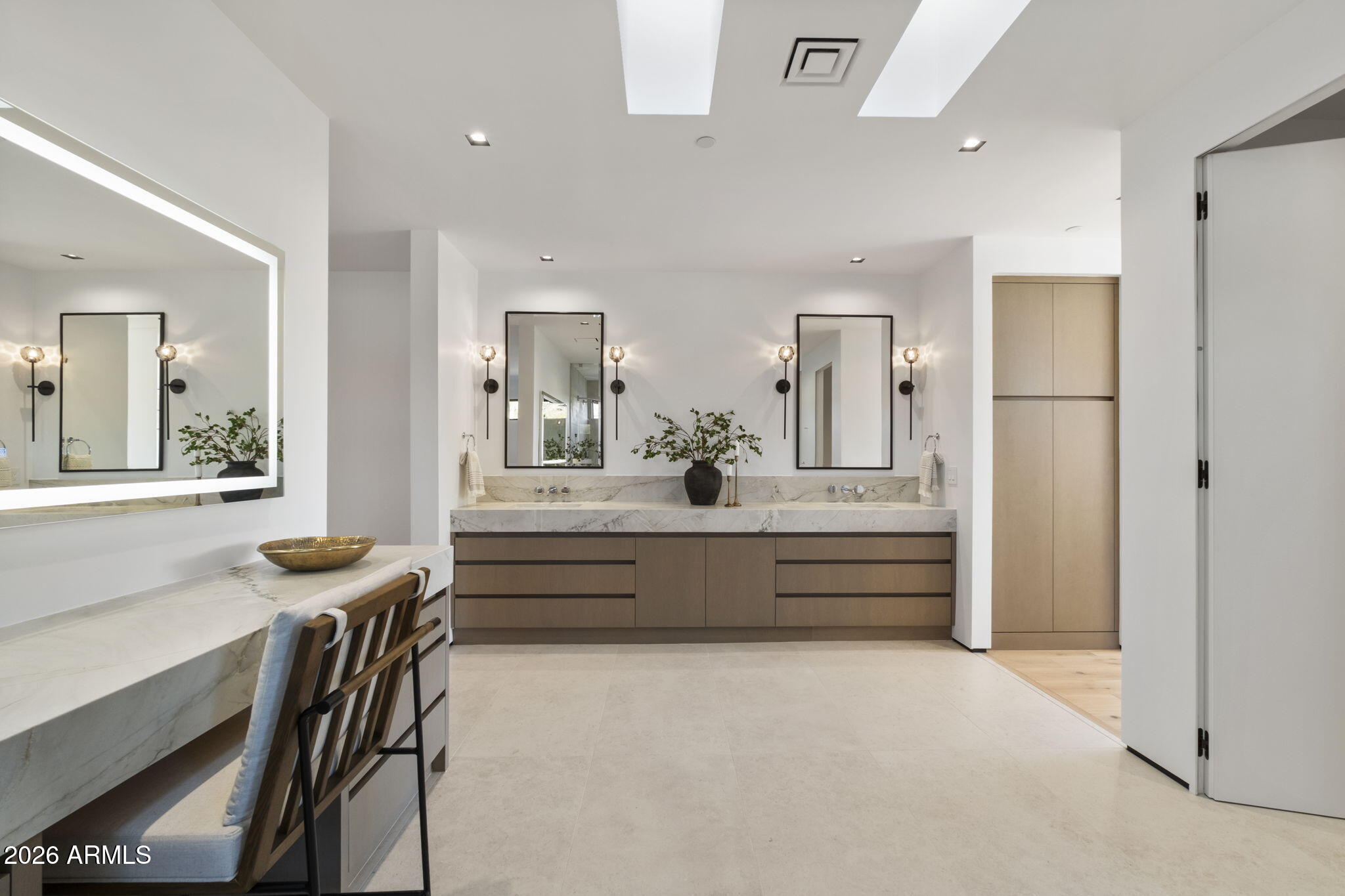 5525 E LINCOLN Drive 124