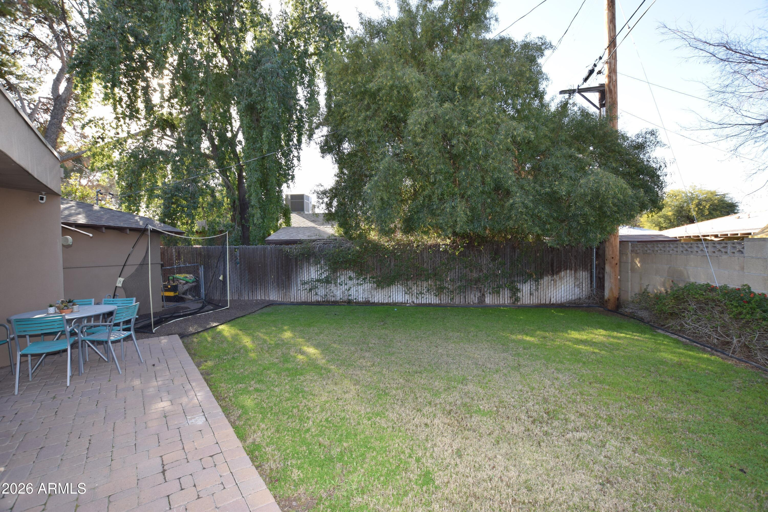 946 E DENTON Lane