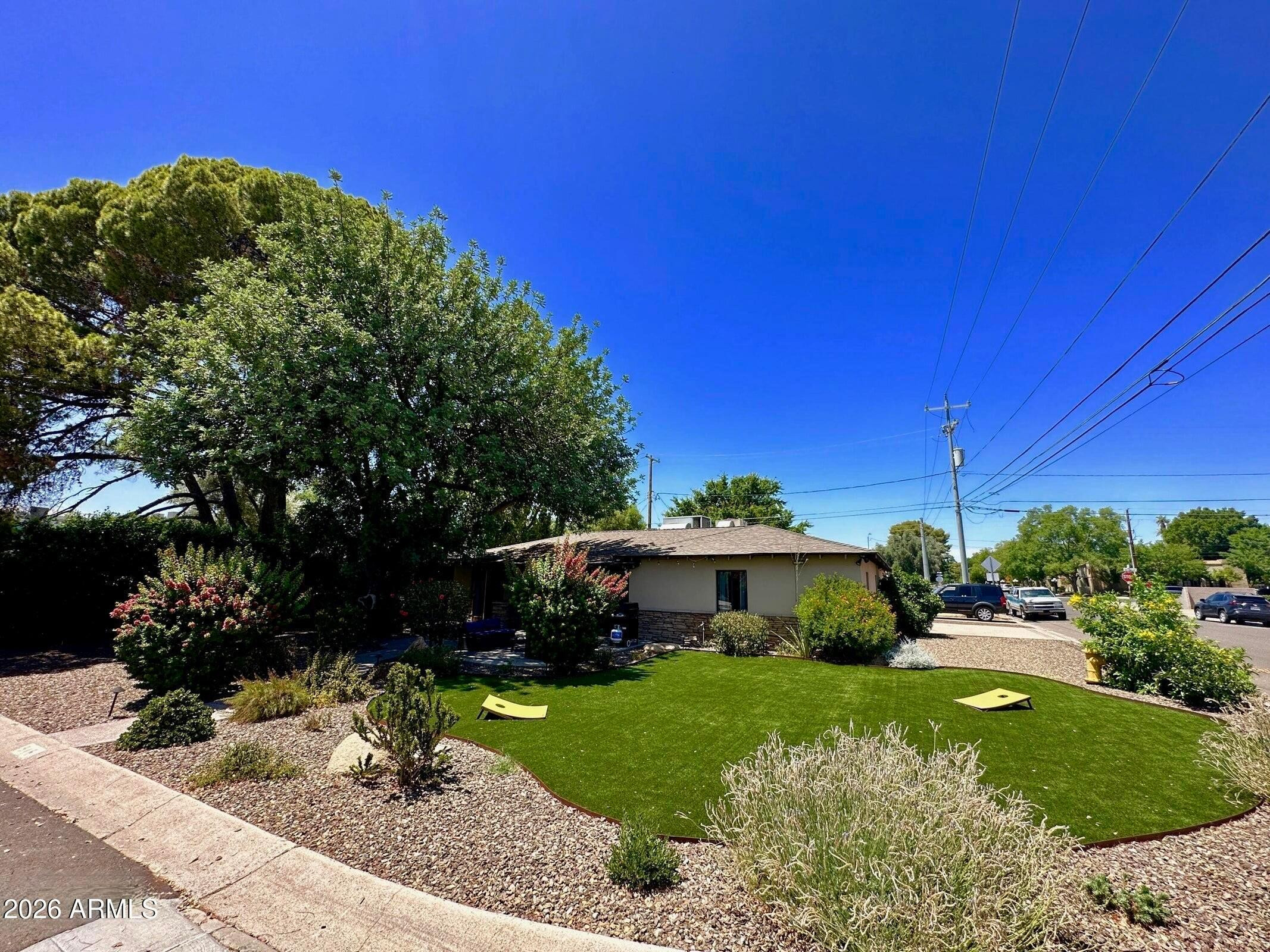 946 E DENTON Lane