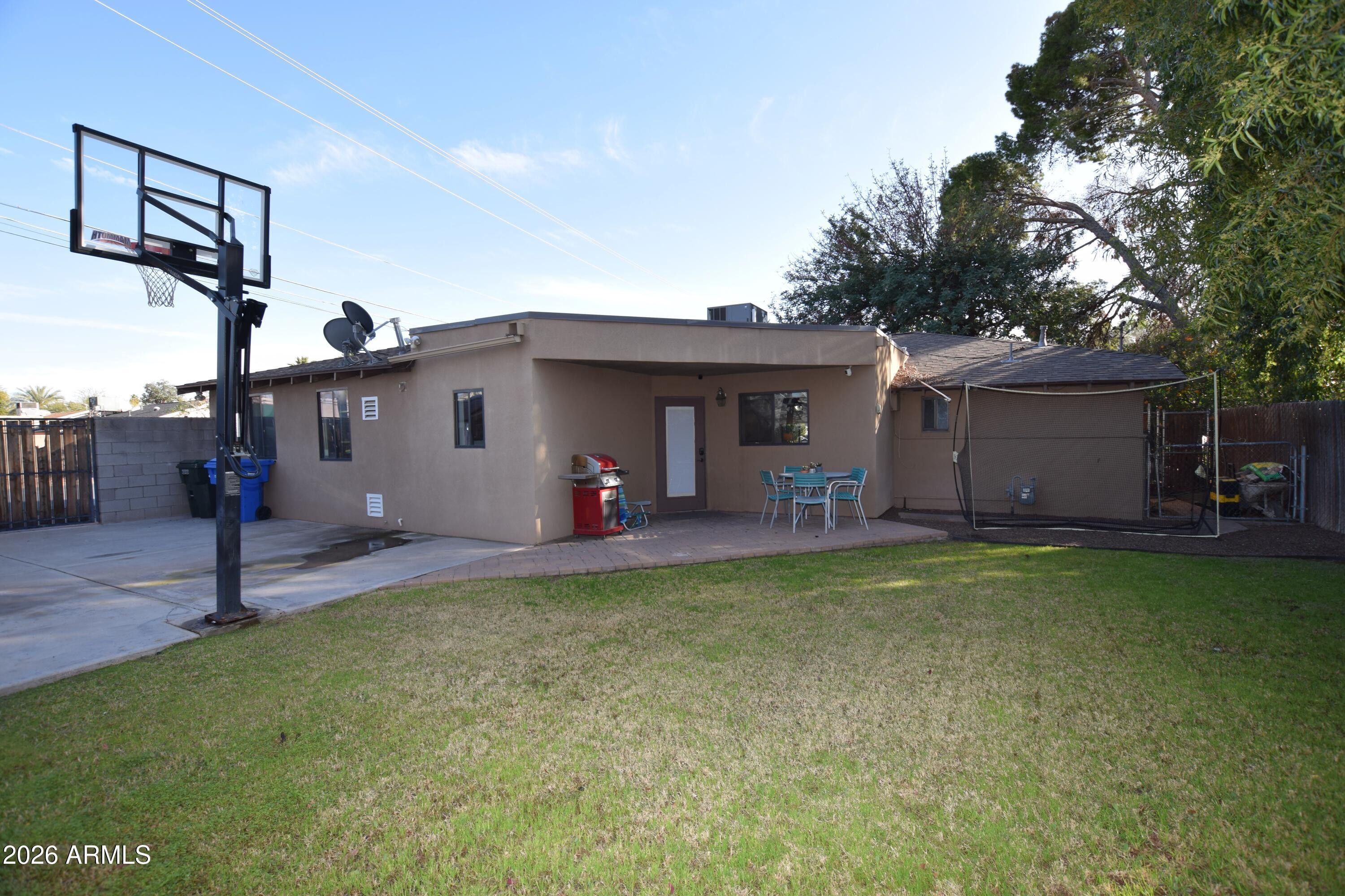 946 E DENTON Lane