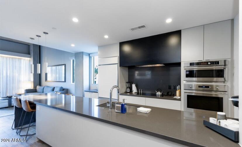 5455 E LINCOLN Drive 2001