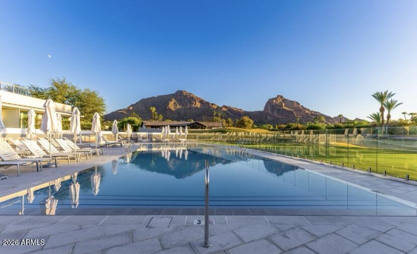 5455 E LINCOLN Drive 2001