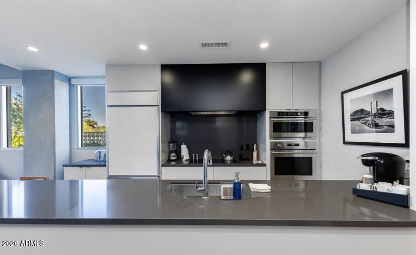 5455 E LINCOLN Drive 2001