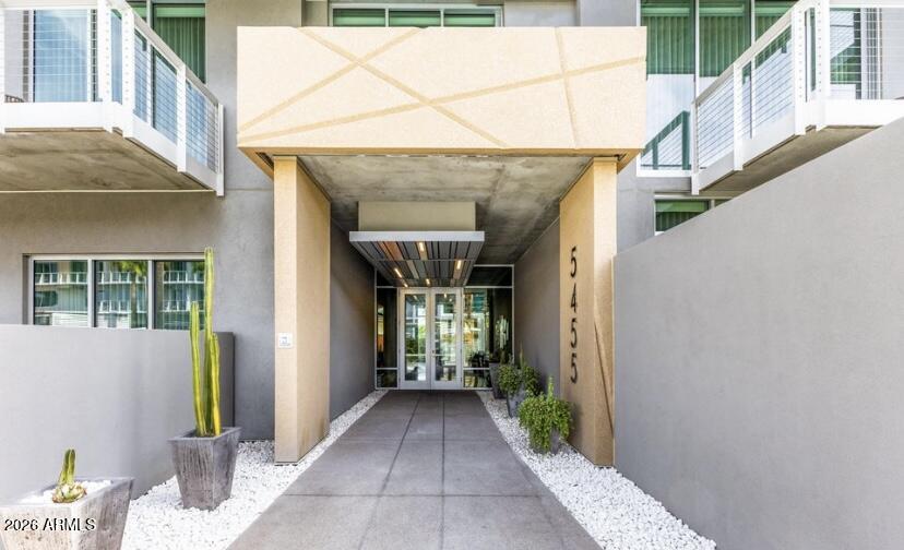 5455 E LINCOLN Drive 2001