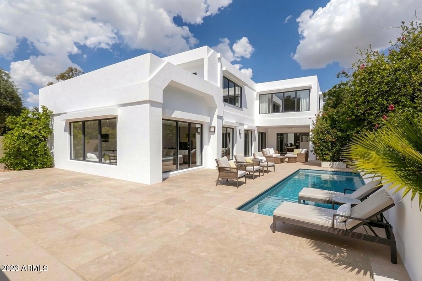 3033 E CLAREMONT Avenue