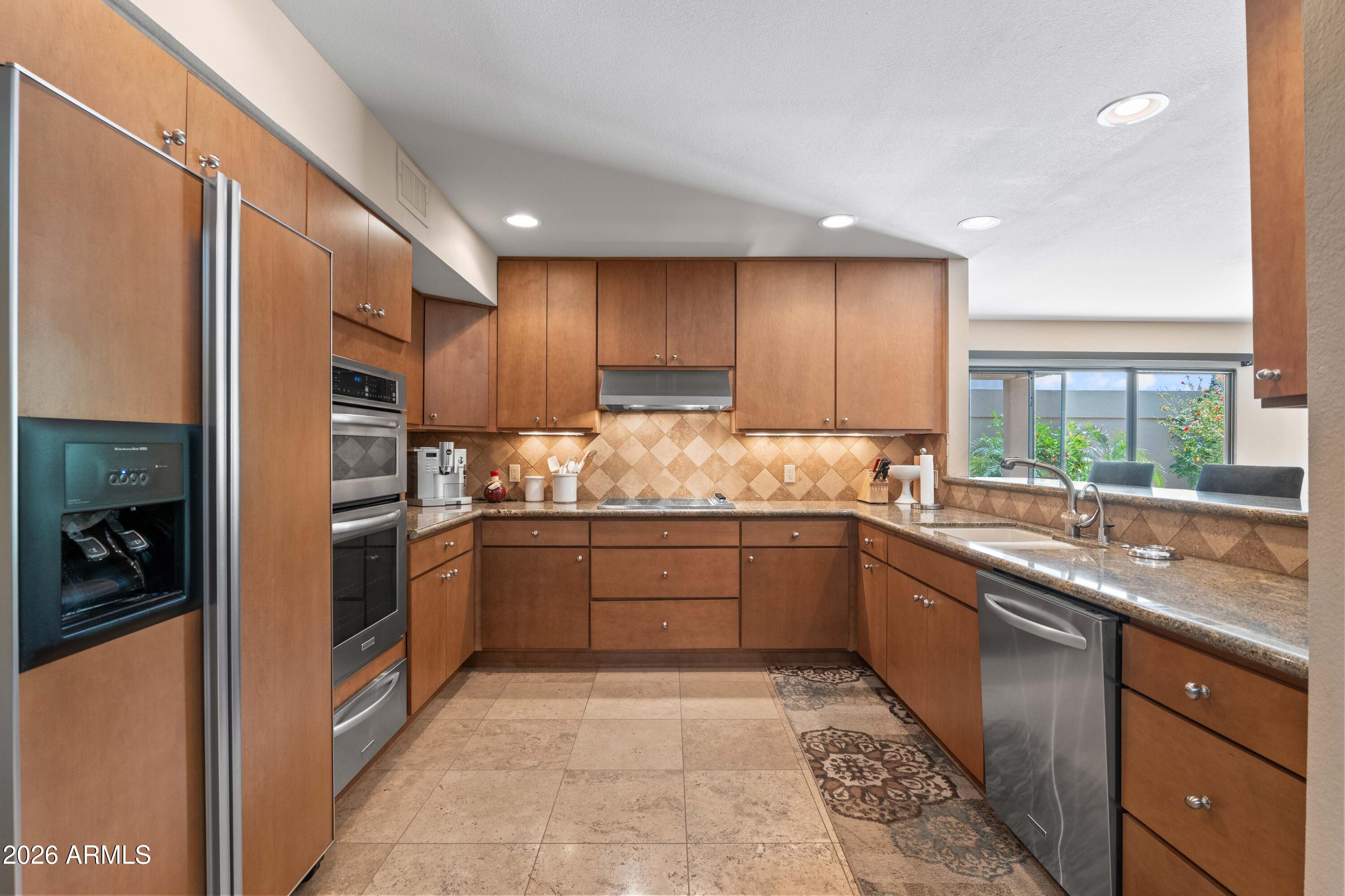 3033 E CLAREMONT Avenue