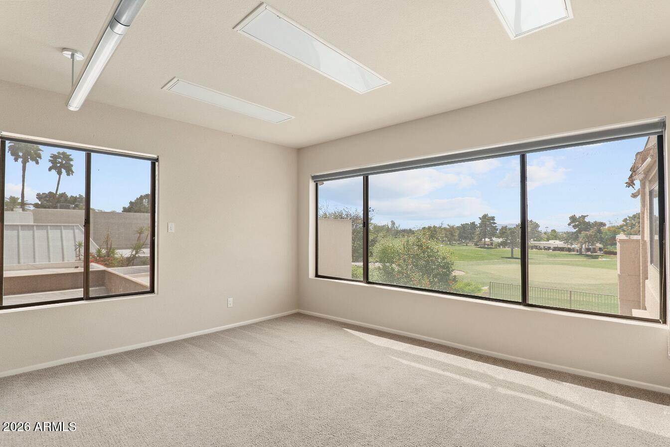 3033 E CLAREMONT Avenue