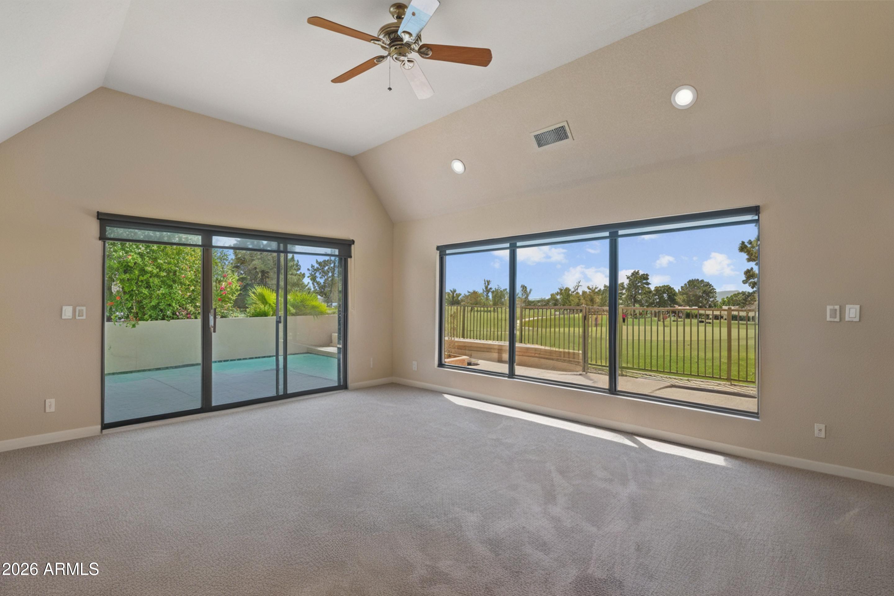 3033 E CLAREMONT Avenue