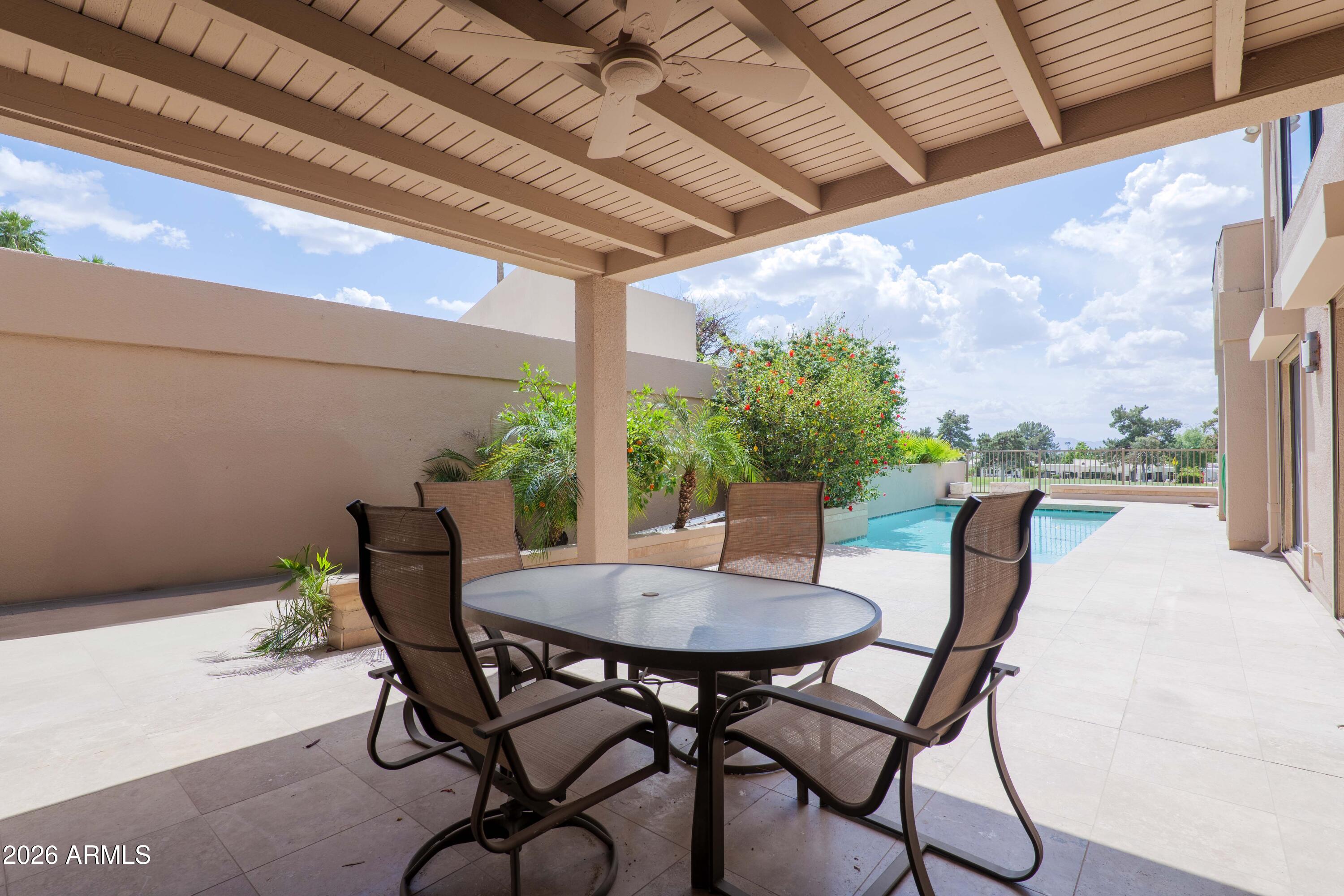 3033 E CLAREMONT Avenue