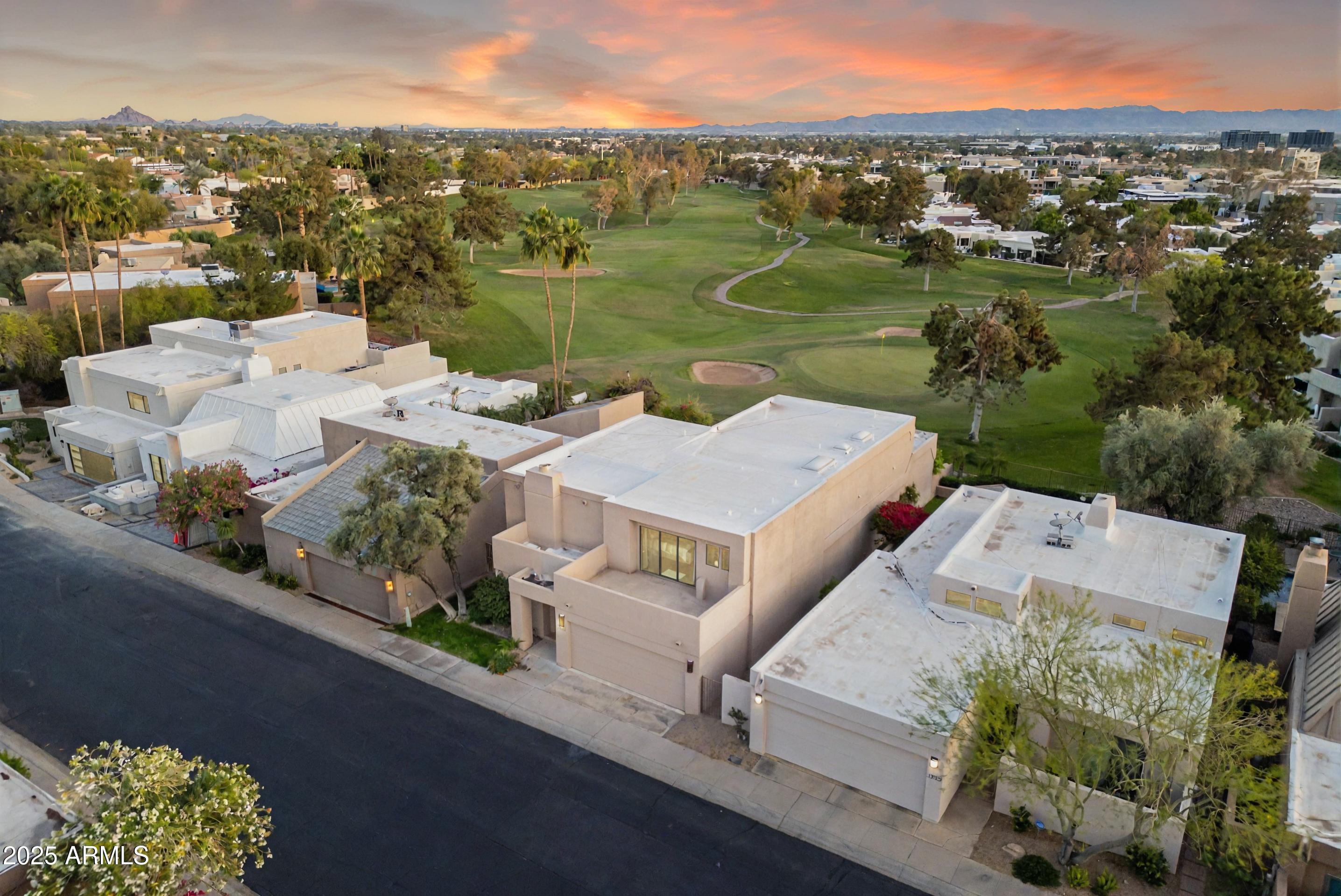 3033 E CLAREMONT Avenue