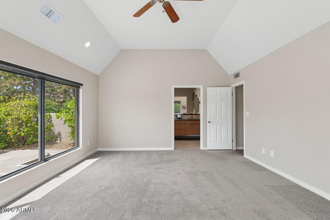 3033 E CLAREMONT Avenue