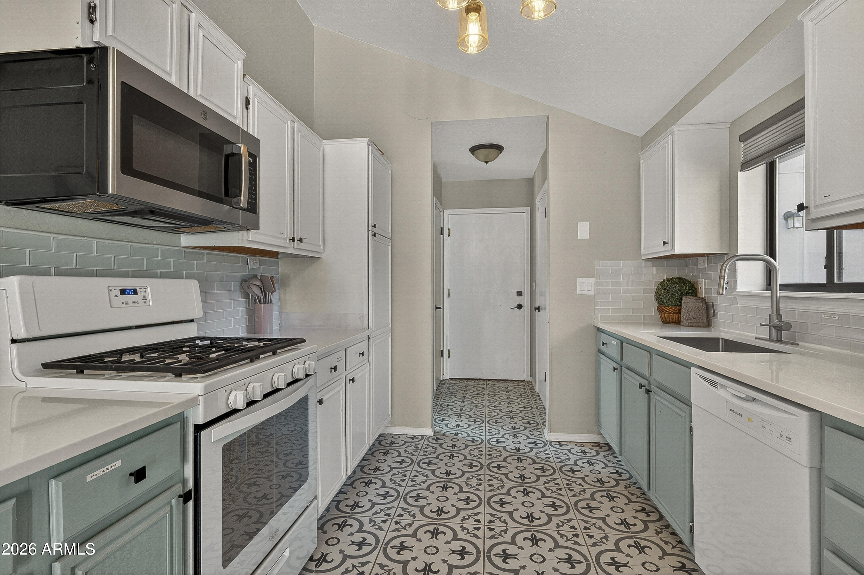 4172 E Broken Rock Loop