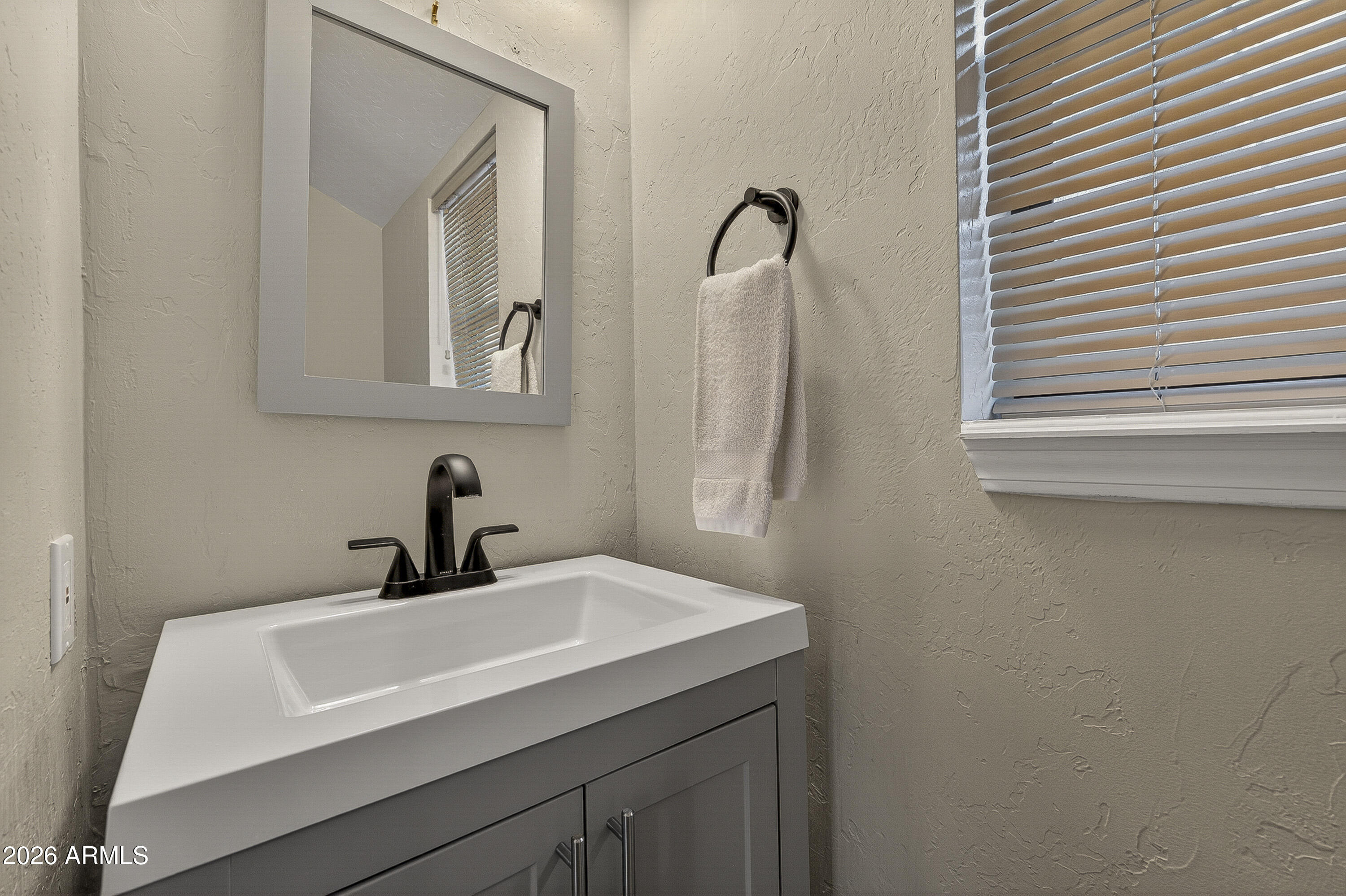 4172 E Broken Rock Loop