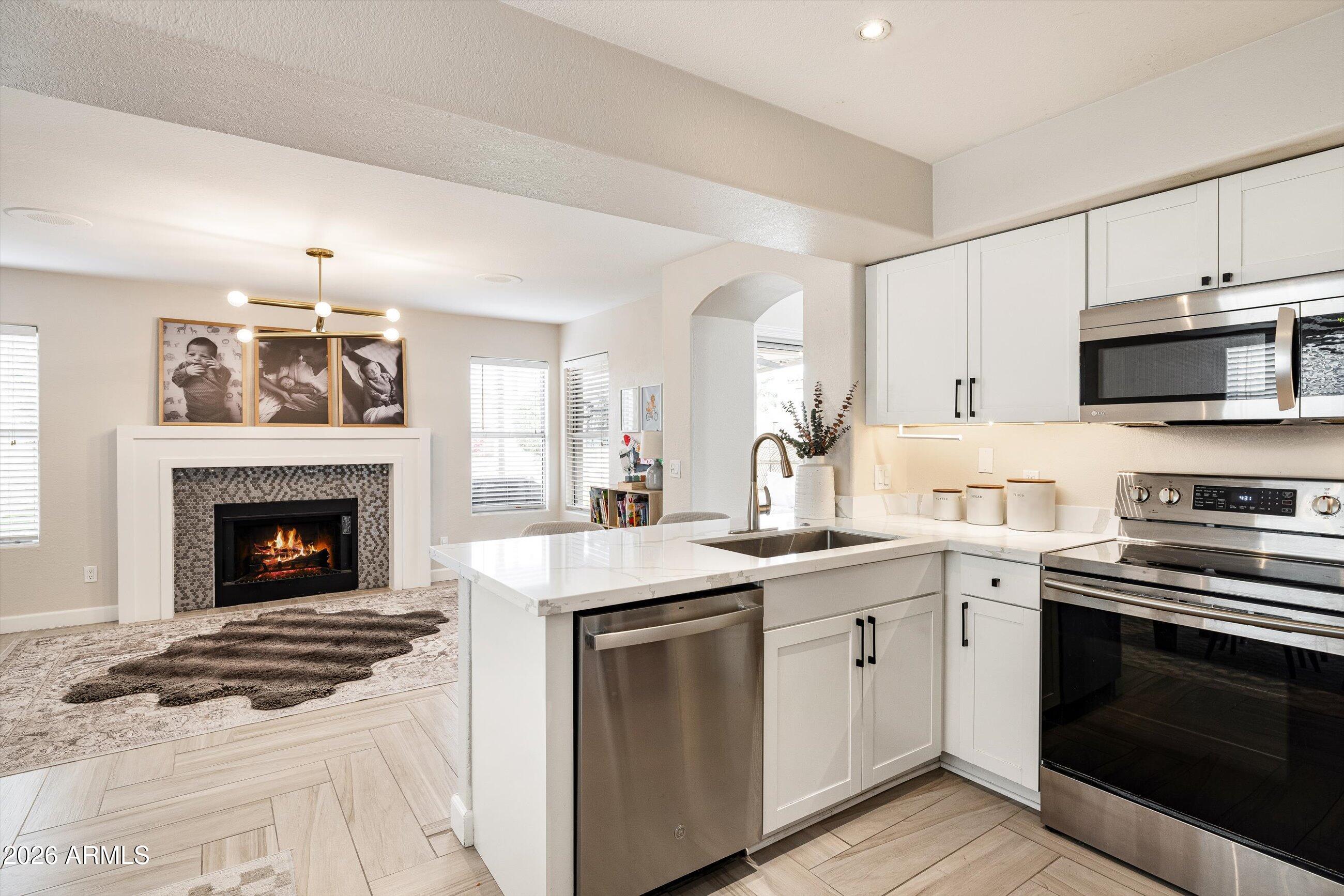 4758 E CHARLESTON Avenue