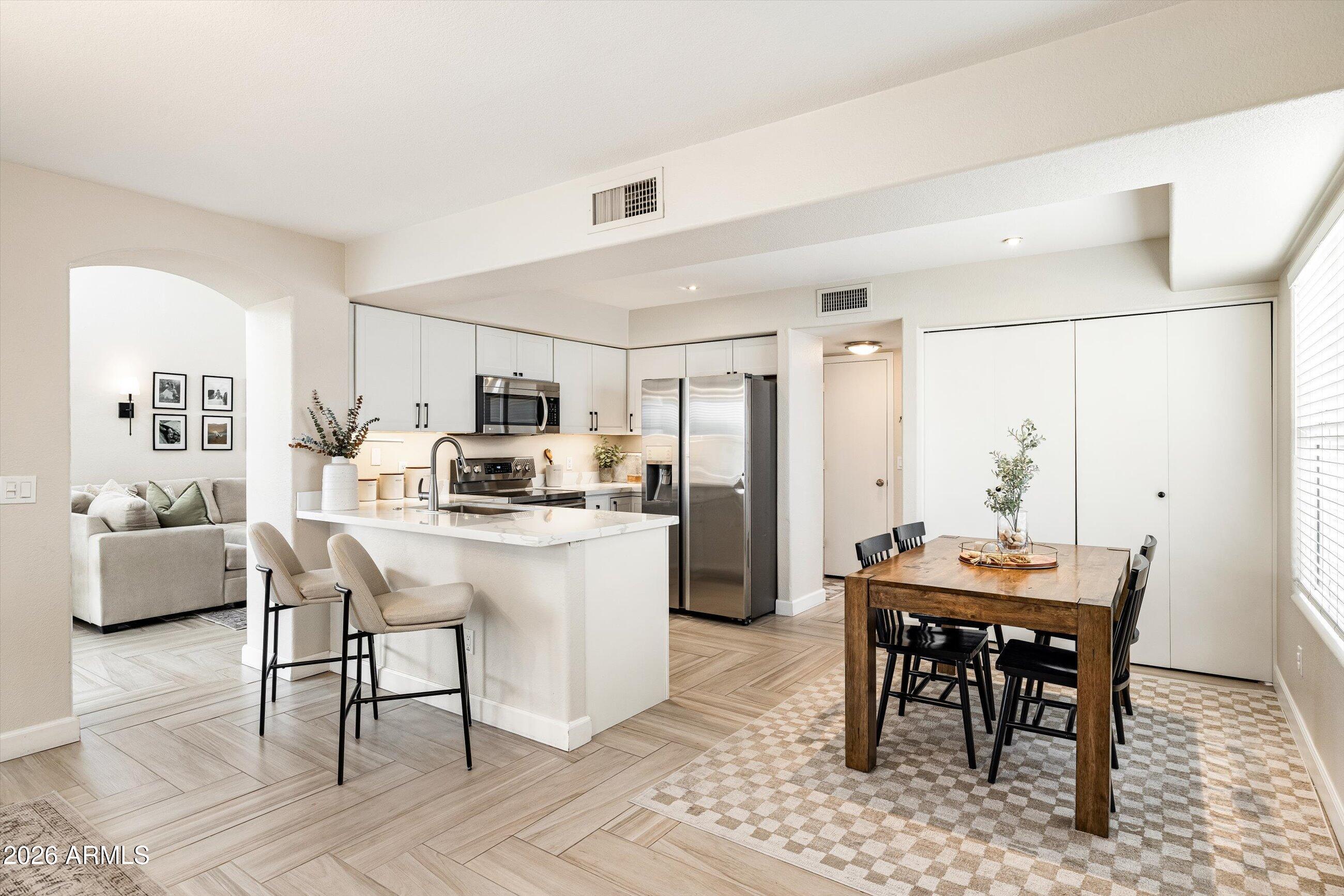 4758 E CHARLESTON Avenue