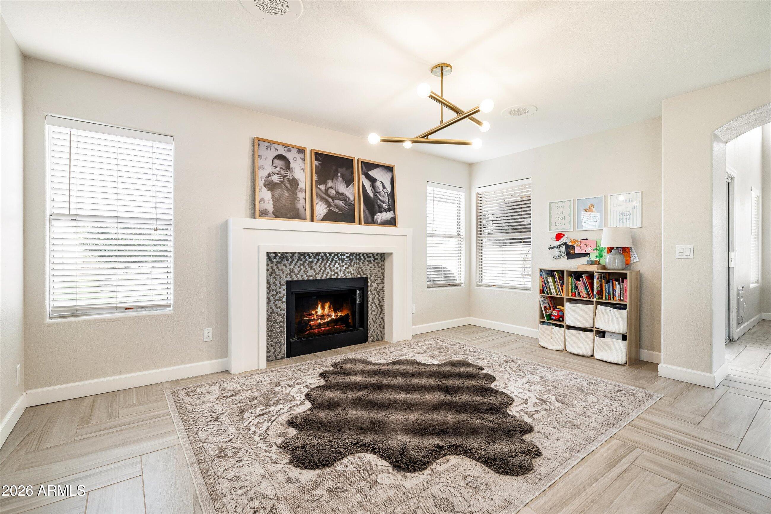 4758 E CHARLESTON Avenue