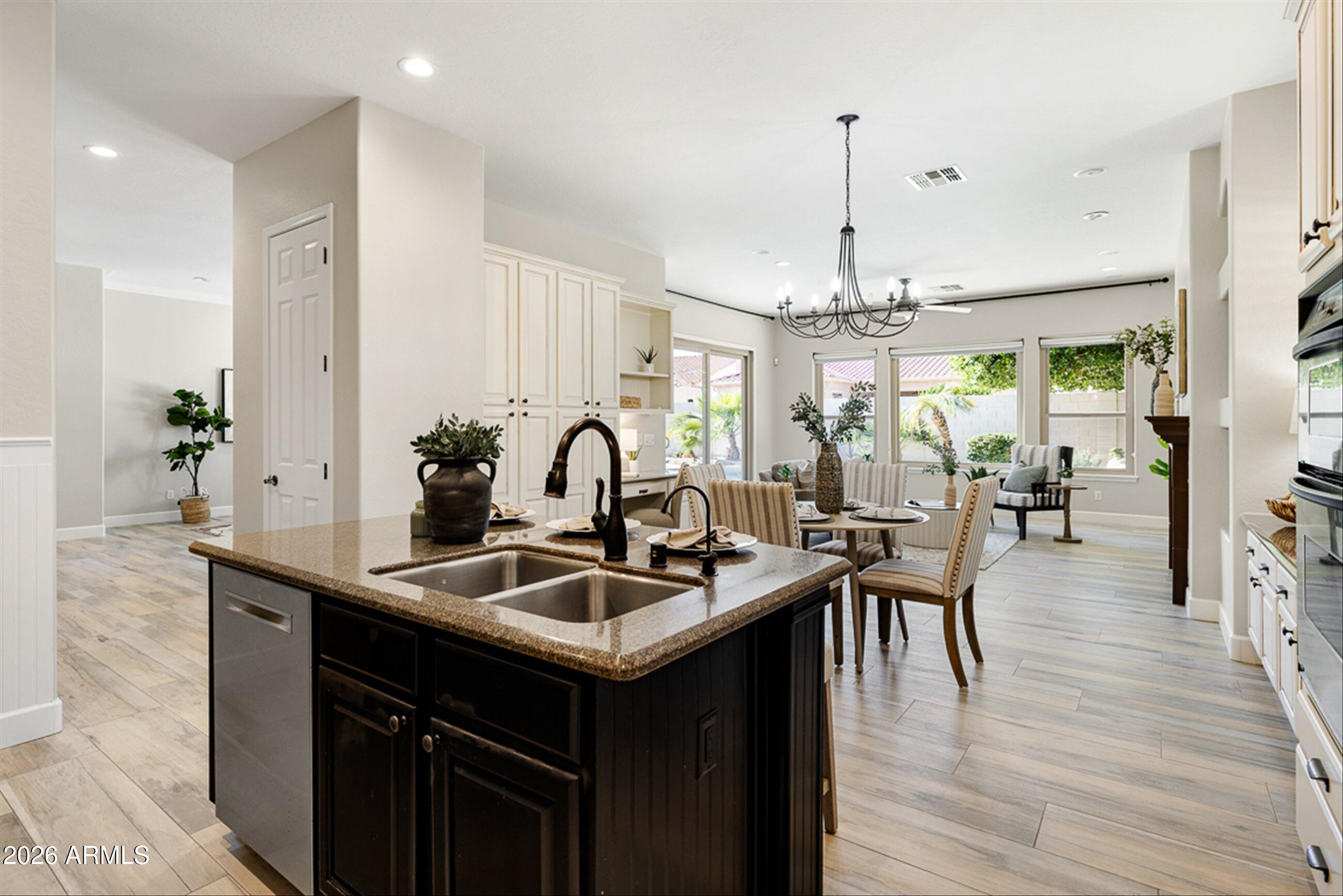 1613 W KAIBAB Drive