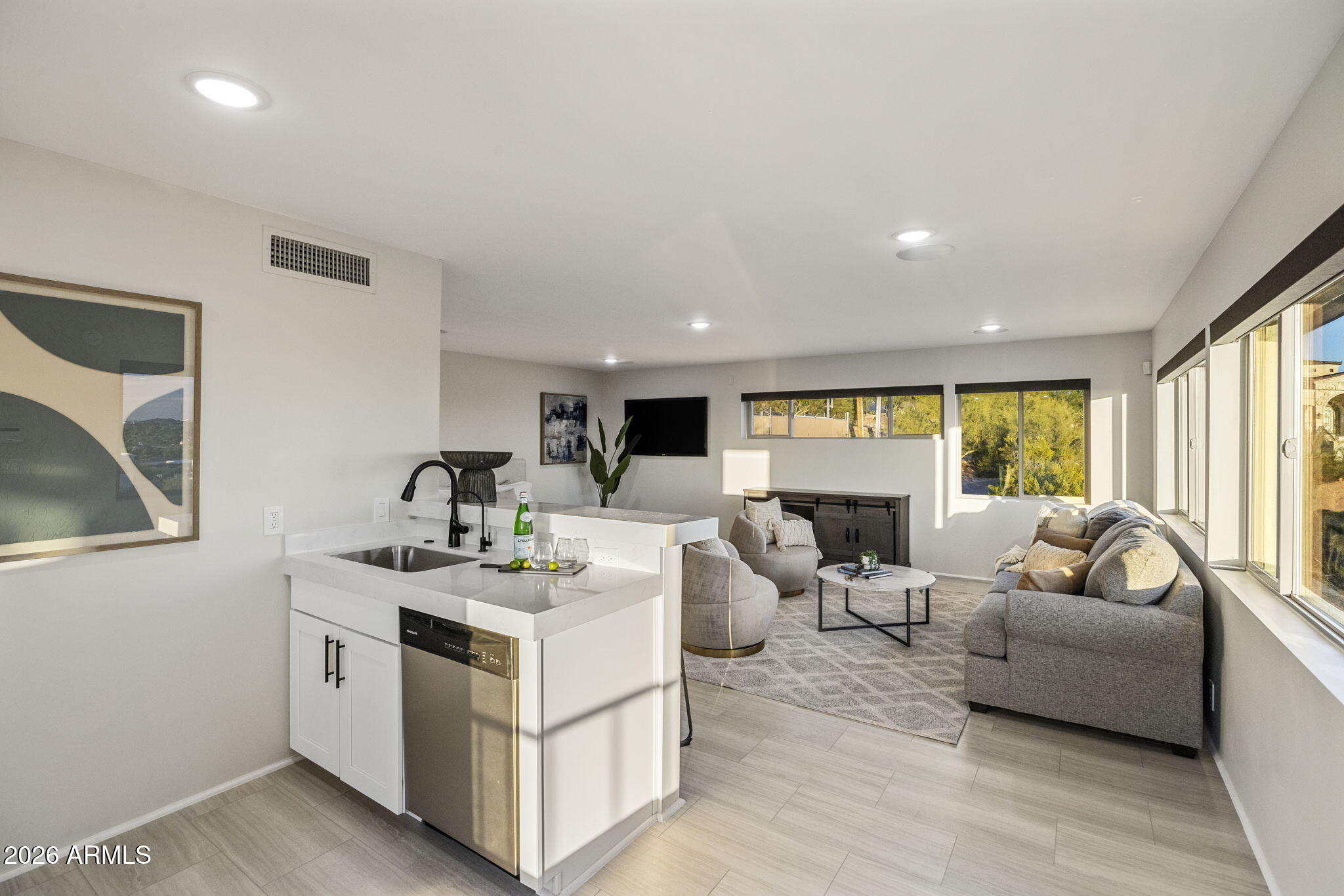 5518 E ROCKRIDGE Road