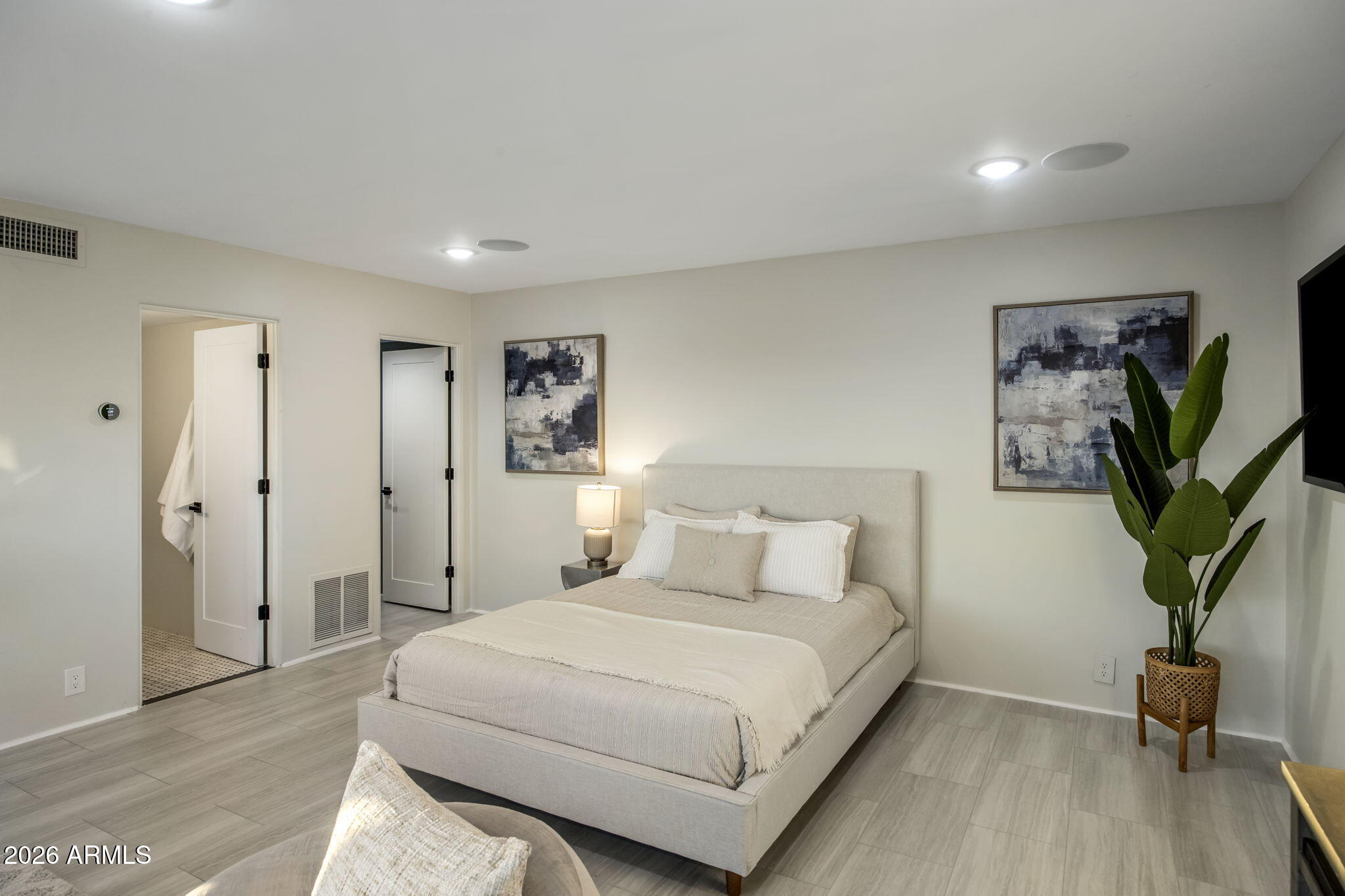 5518 E ROCKRIDGE Road