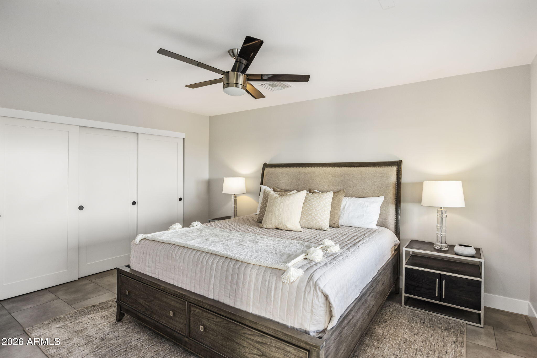 5518 E ROCKRIDGE Road