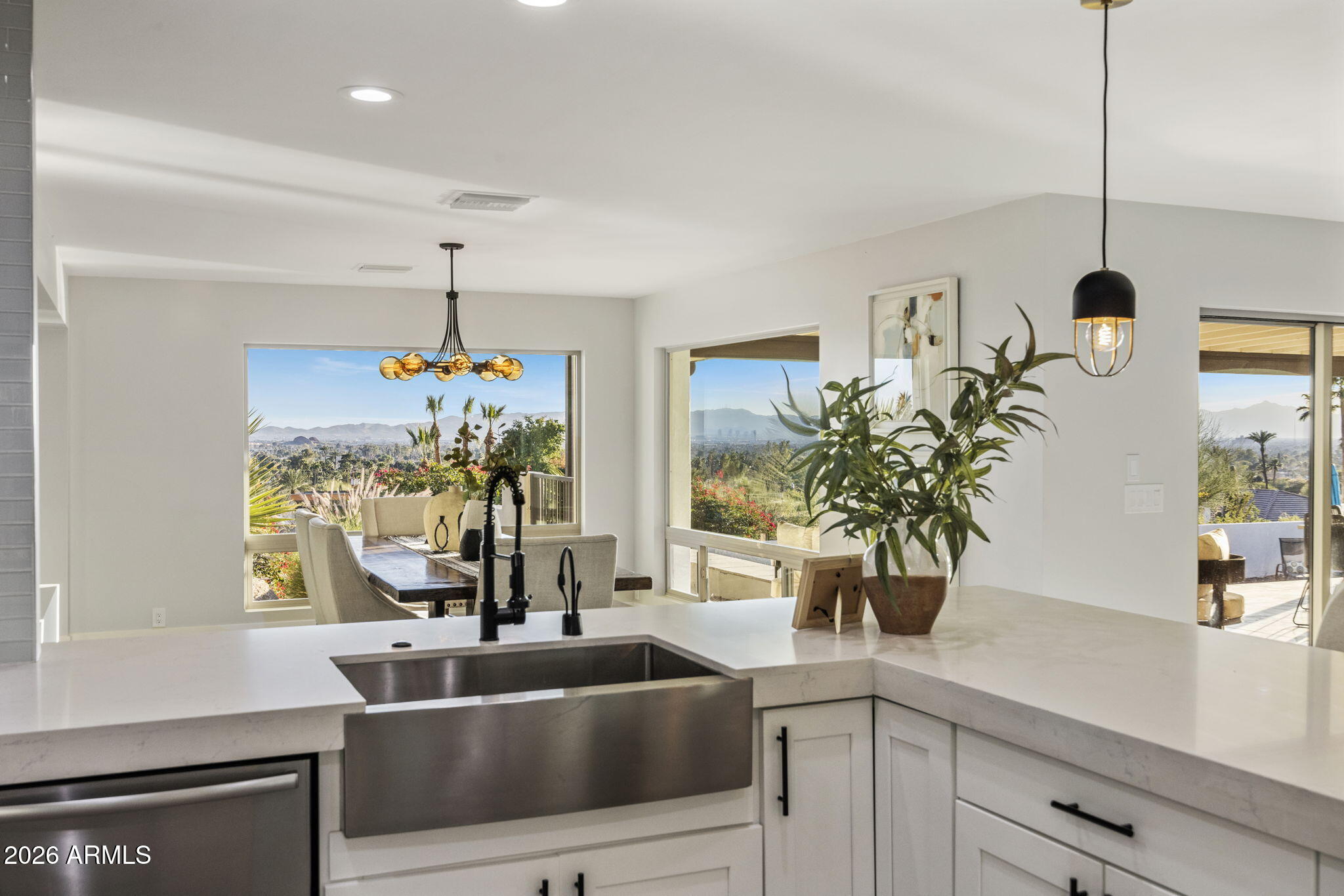 5518 E ROCKRIDGE Road