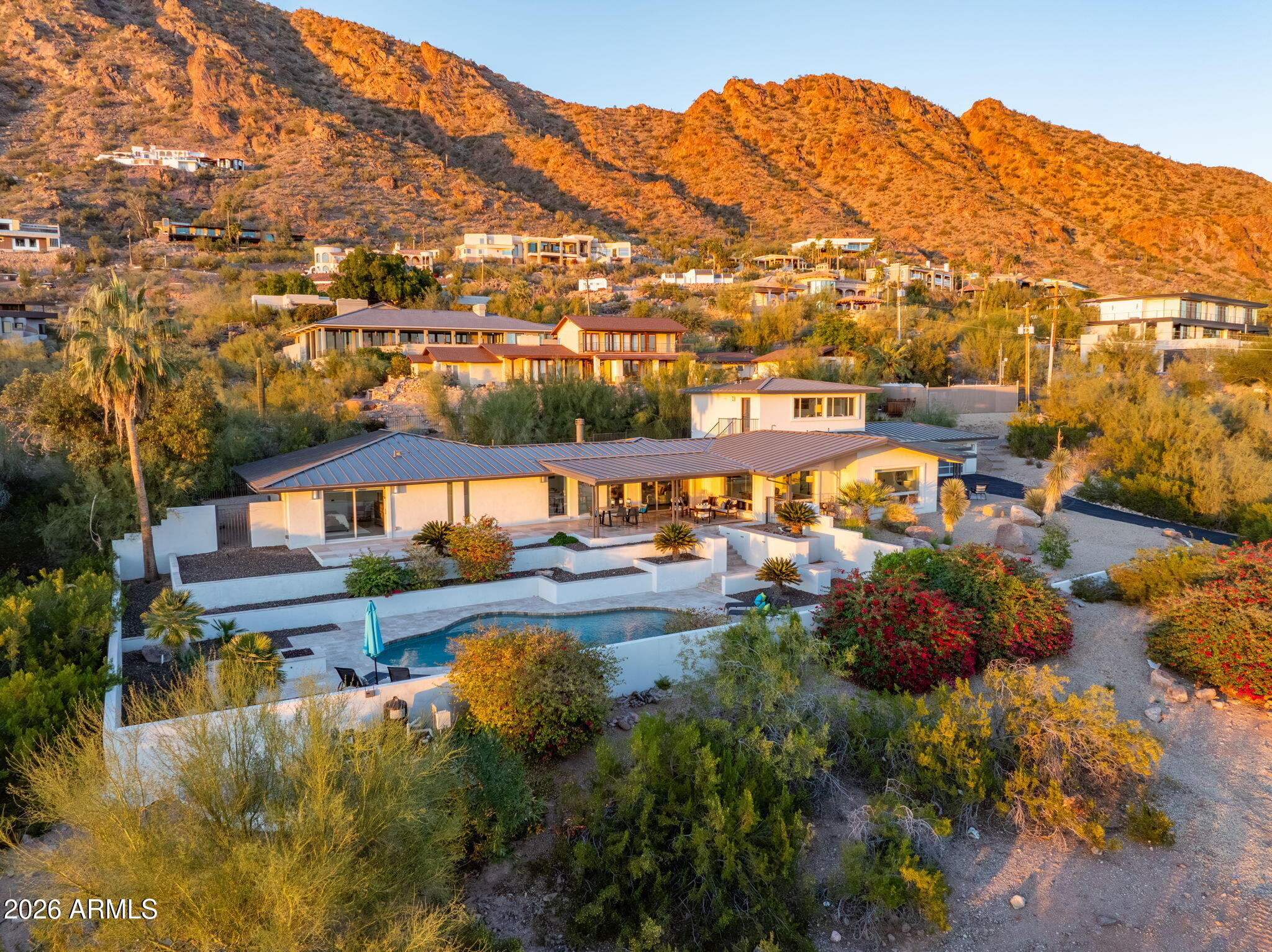 5518 E ROCKRIDGE Road