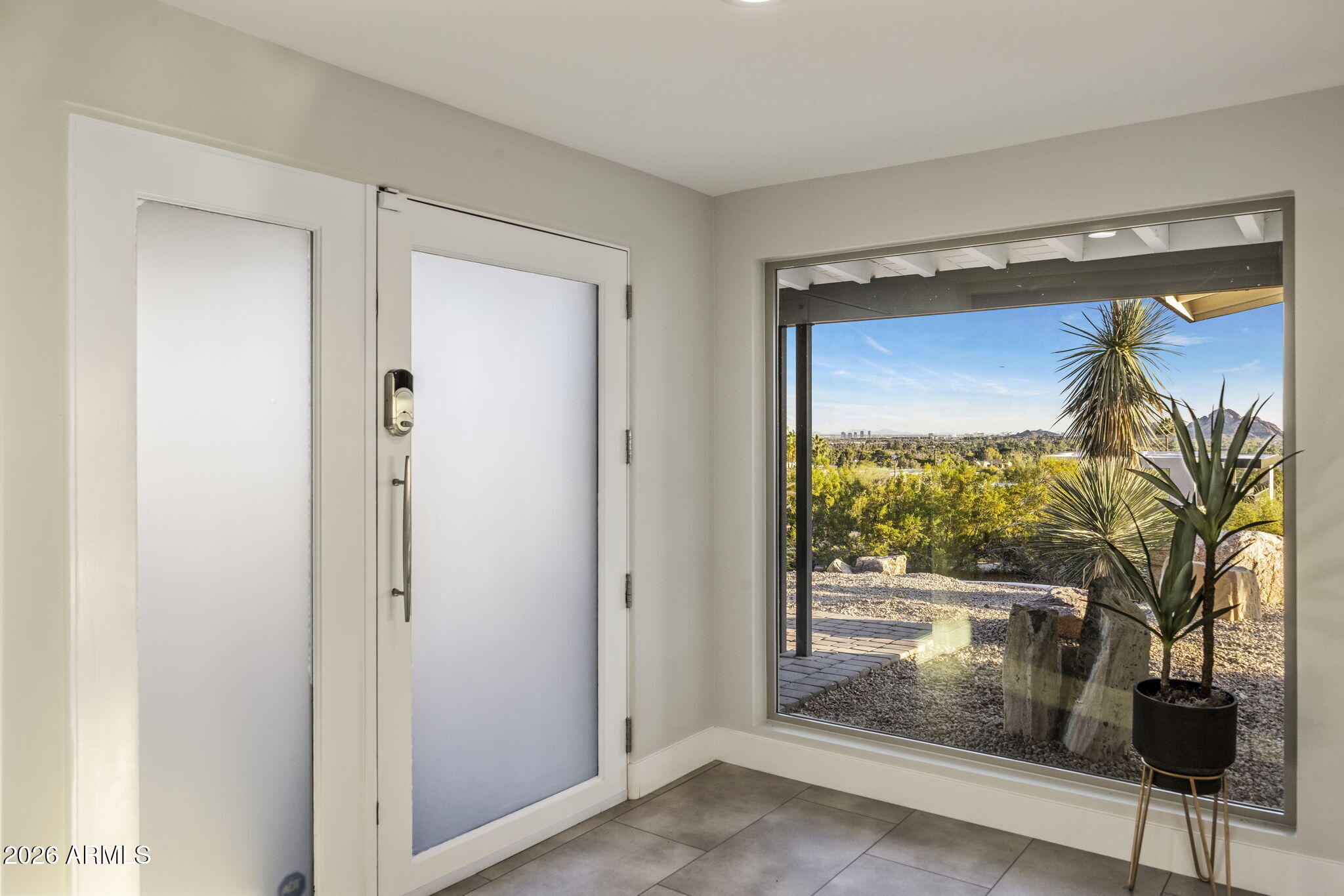 5518 E ROCKRIDGE Road