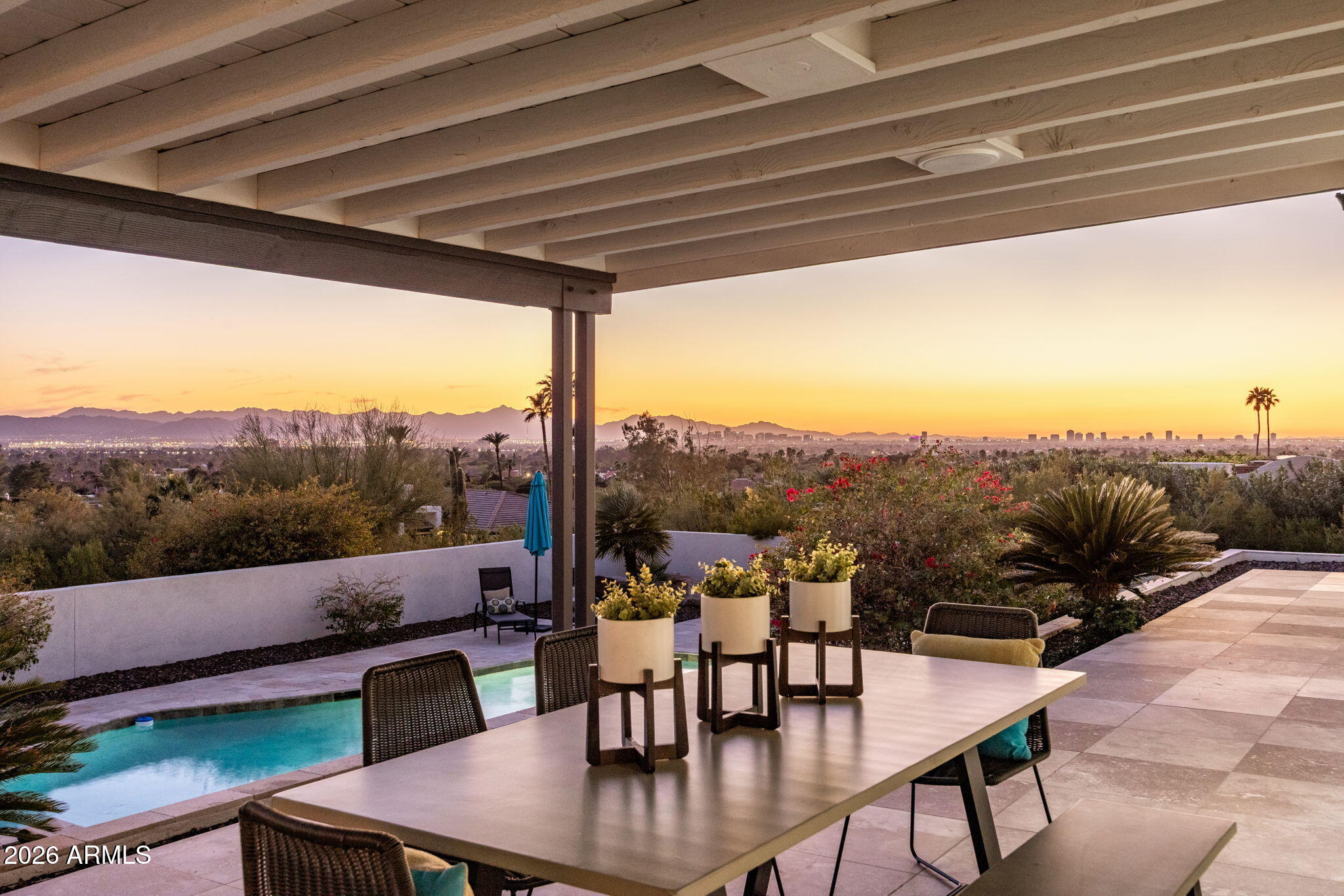 5518 E ROCKRIDGE Road